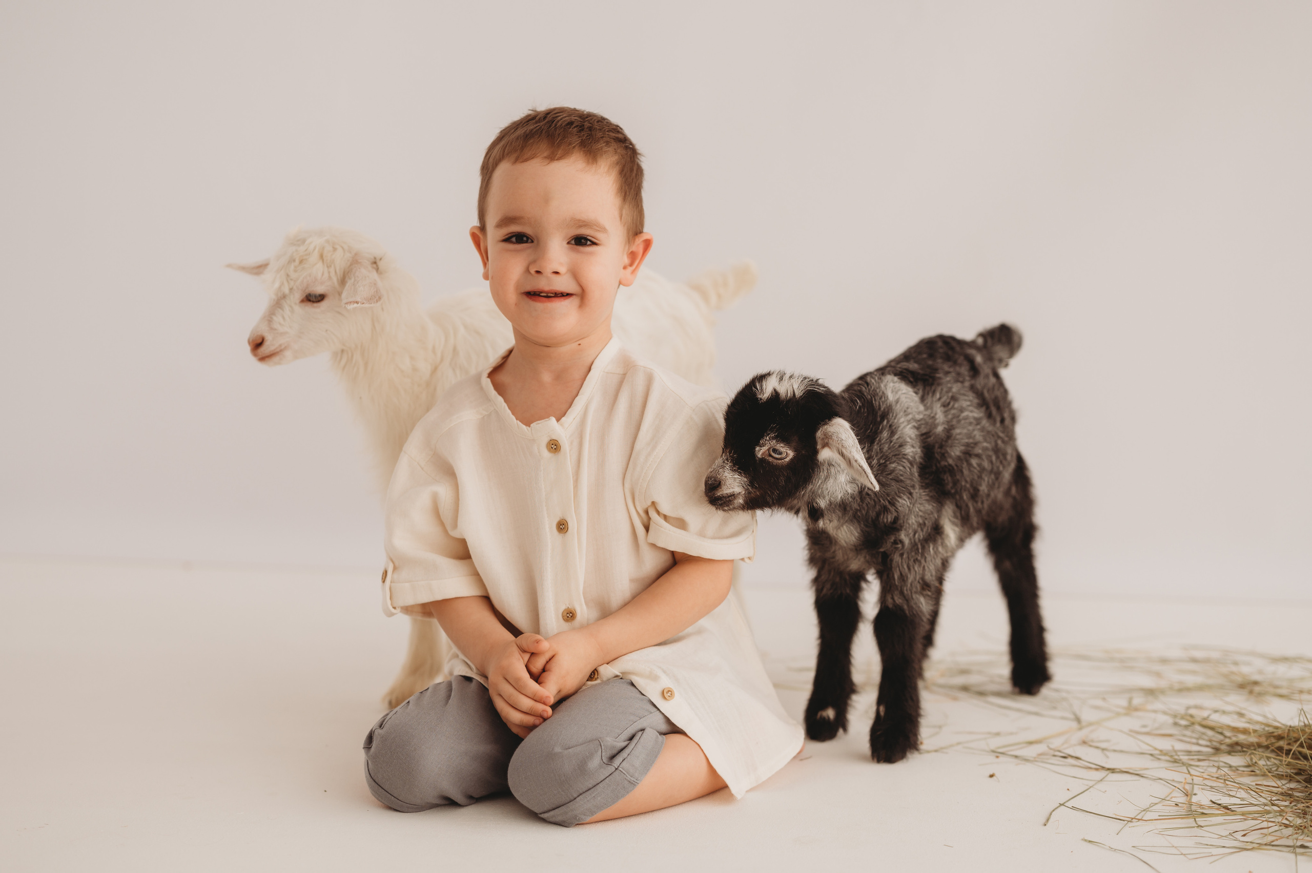 Кирюша и козлик. Детский и семейный фотограф Ирина Гладких