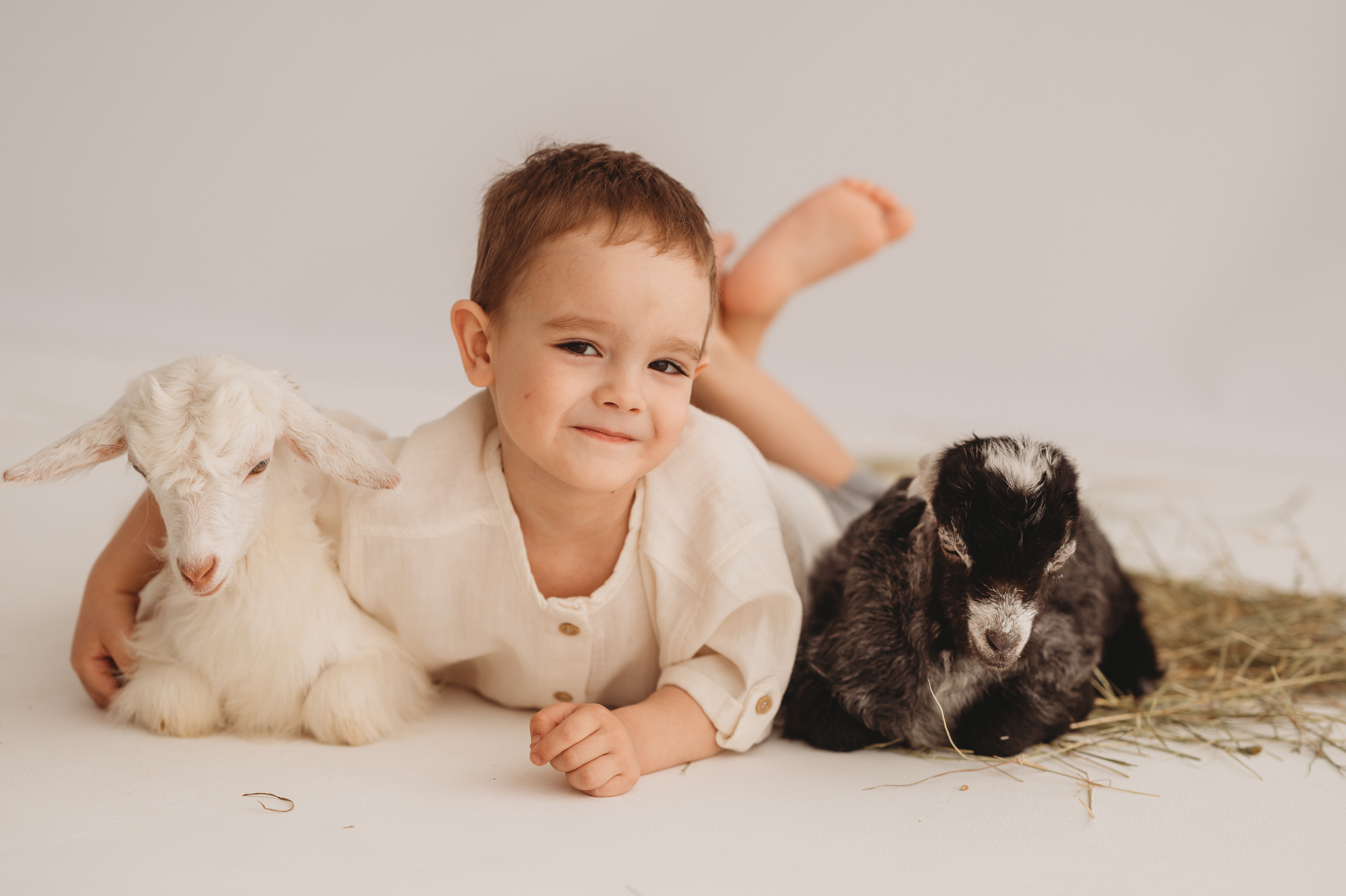 Кирюша и козлик. Детский и семейный фотограф Ирина Гладких