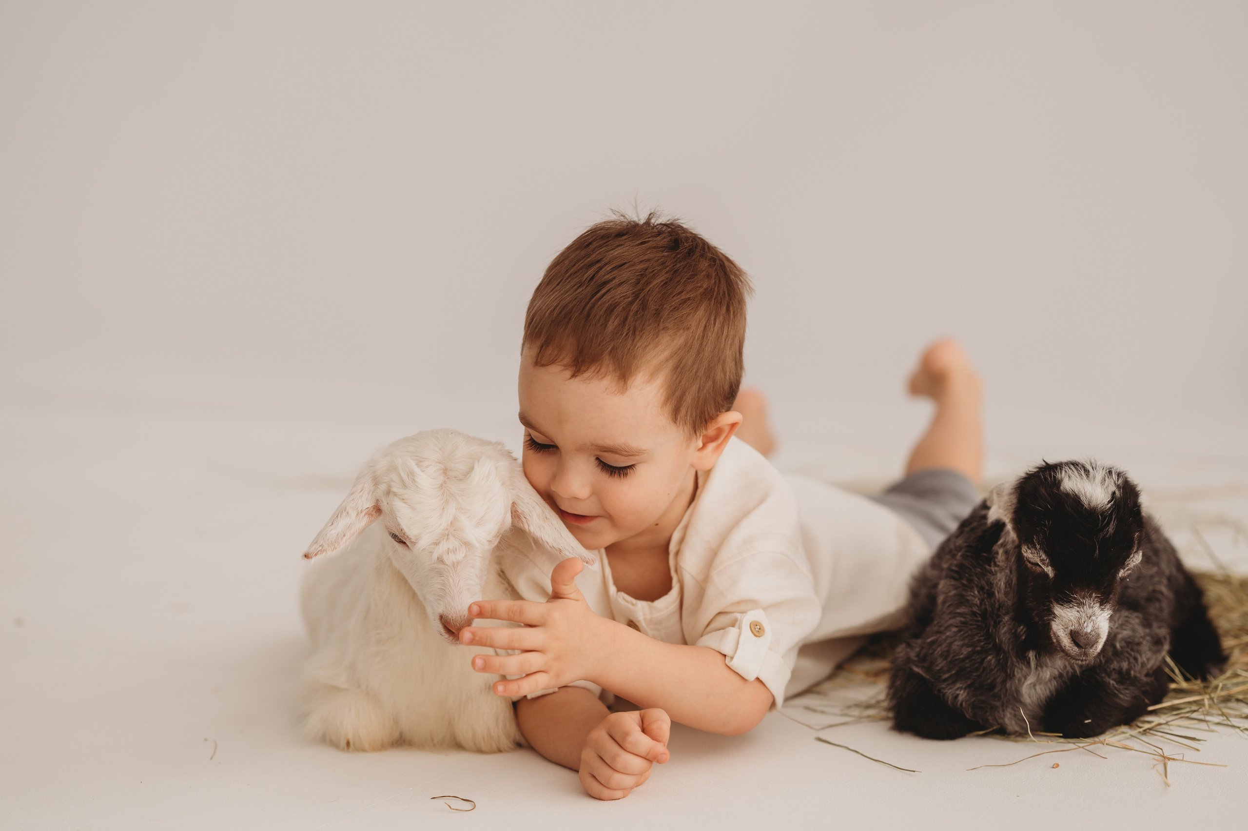 Кирюша и козлик. Детский и семейный фотограф Ирина Гладких