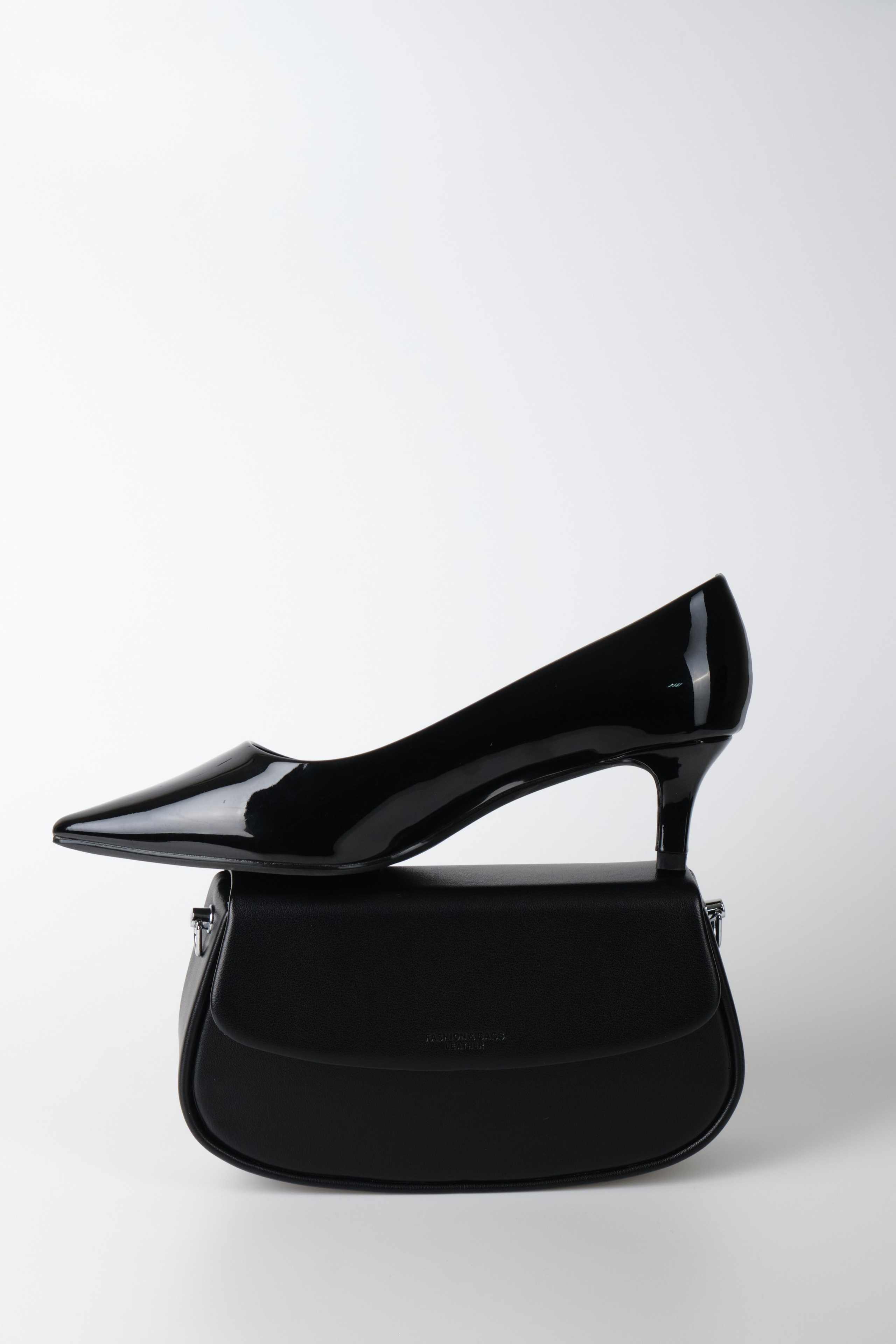 Рекламная съемка обуви и сумок