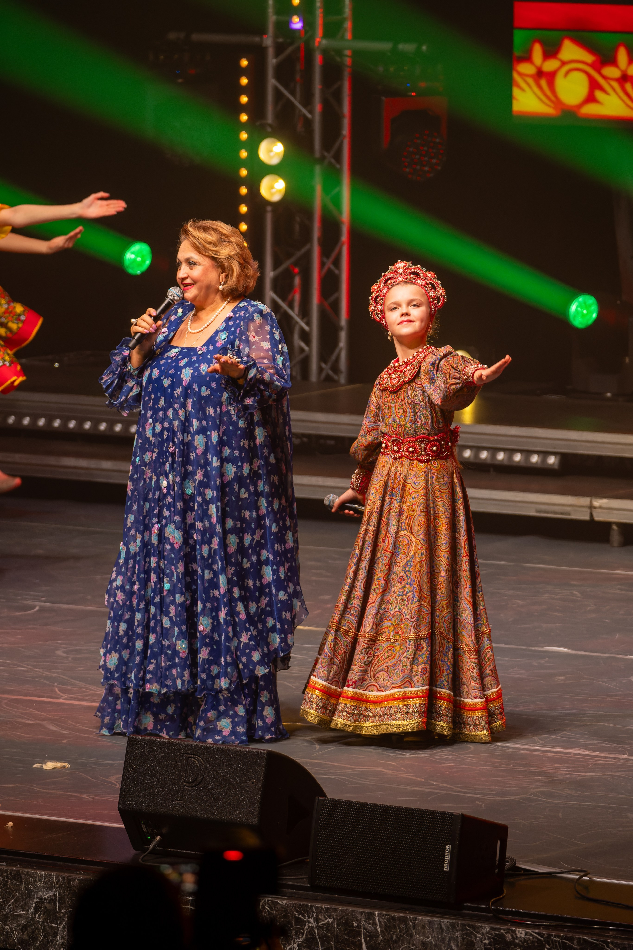 сцена окружной общественный центре имени Моссовета