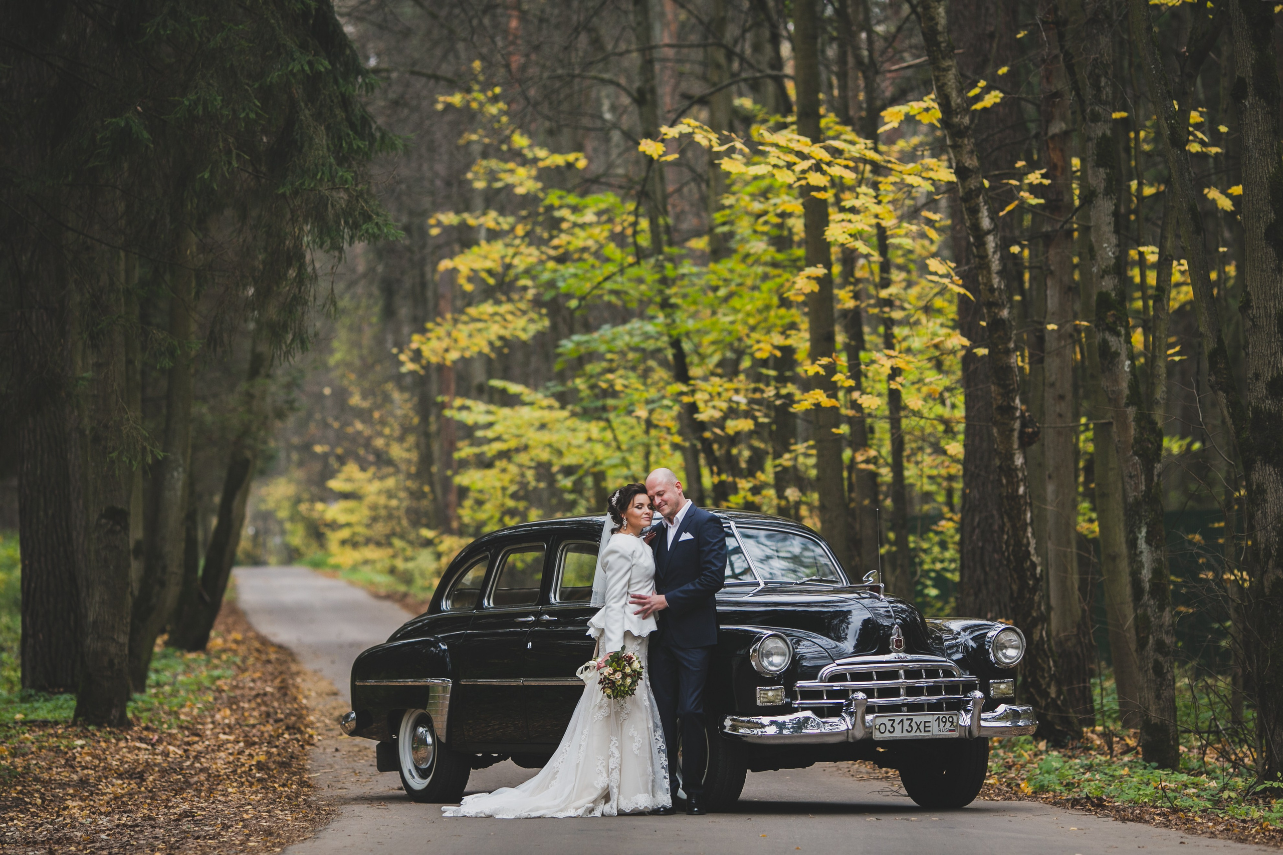Профессиональная съемка свадьбы в Москве и области: фото и видео. Синхронизированная работа по созданию целостного визуального ряда, где каждое фото и каждый кадр видео дополняют друг друга