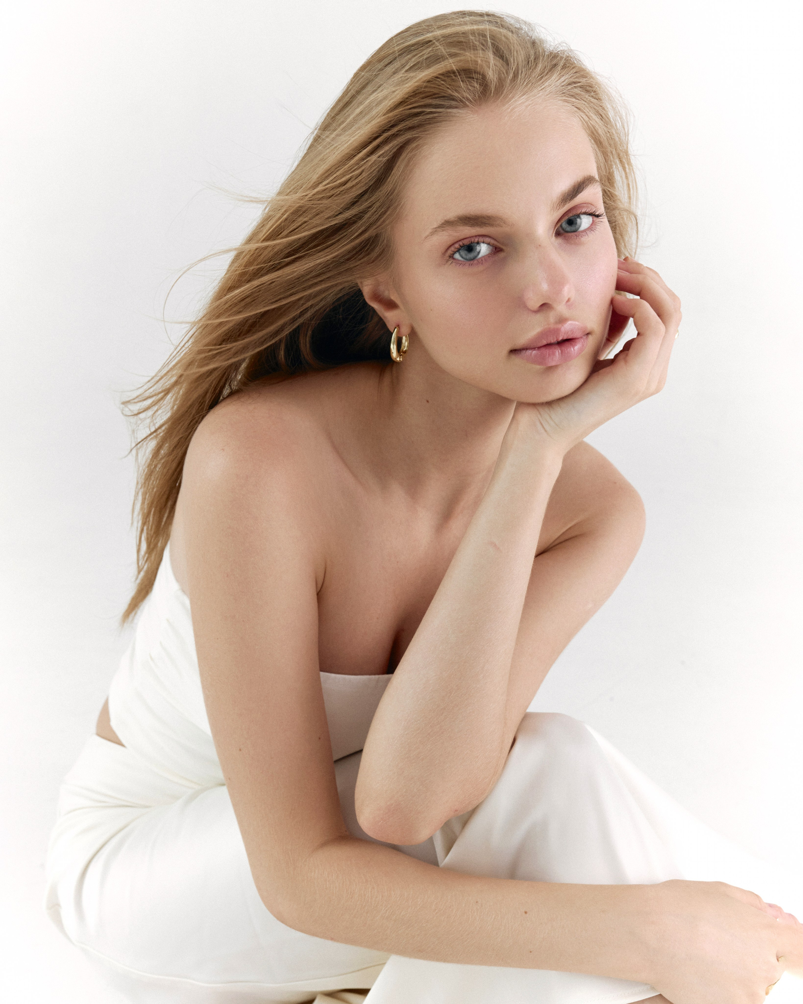 Fashion and model test photographer based in Dubai and Abu-Dhabi