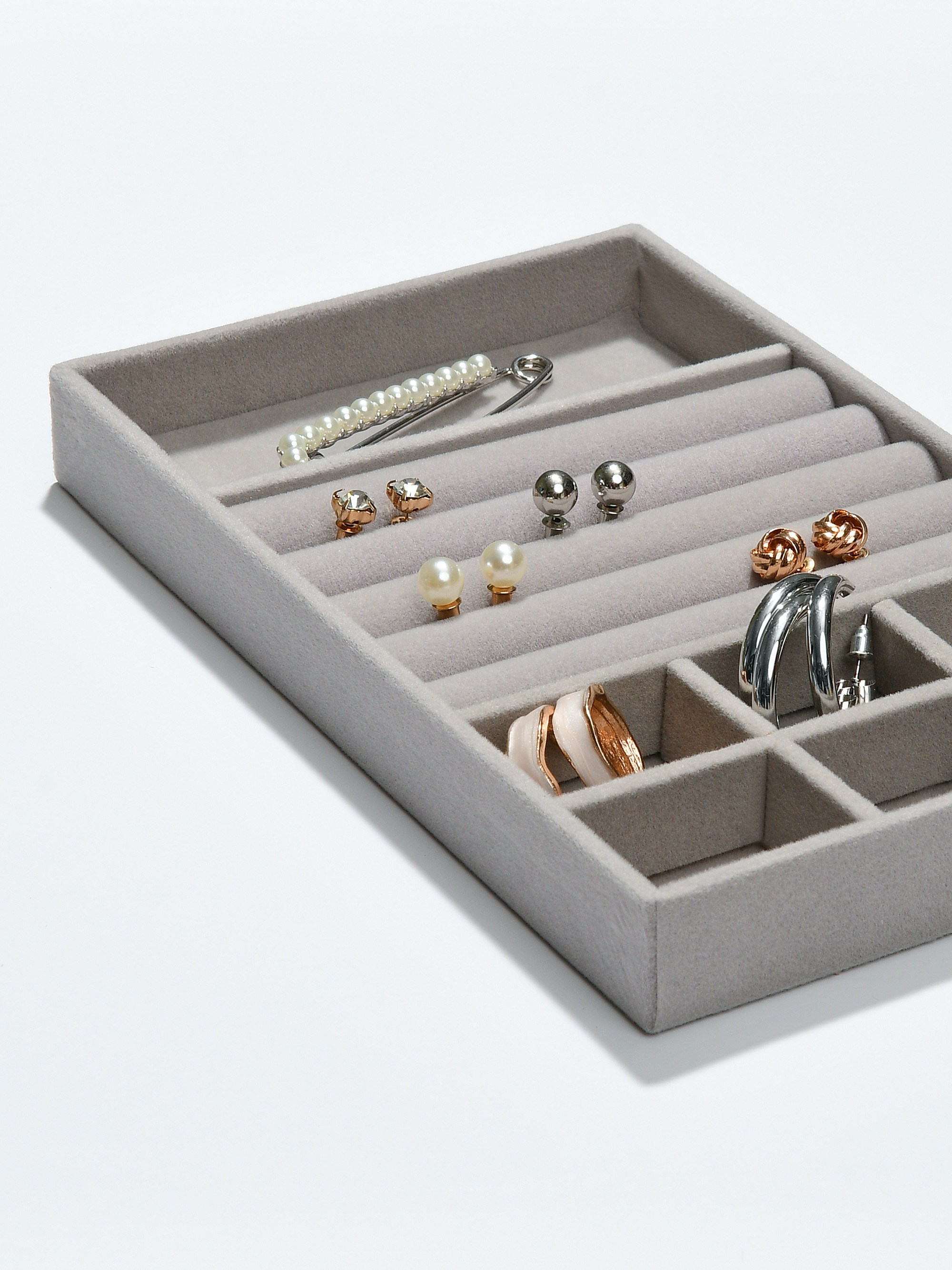 Съемка украшений. Фотосъемка ювелирных изделий и украшений в Москве. Предметная фотосъемка для маркетплейсов в Москве. Предметный фотограф Дмитрий Дрогунов