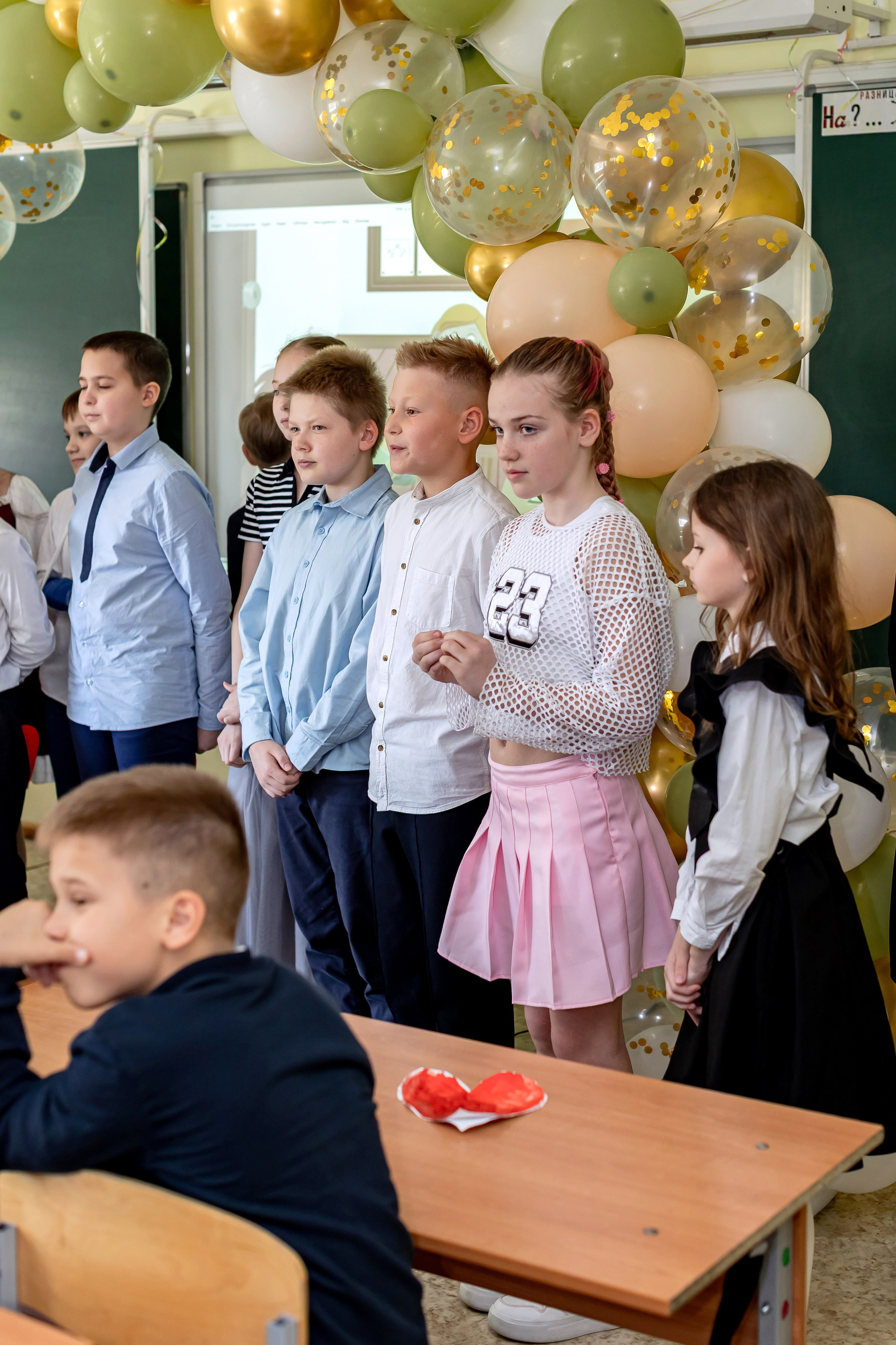 Выпускной в начальной школе в классе. Фотограф и видеограф Москва. Свадебный фотограф, видеограф. Выпускные альбомы. Оживающие альбомы