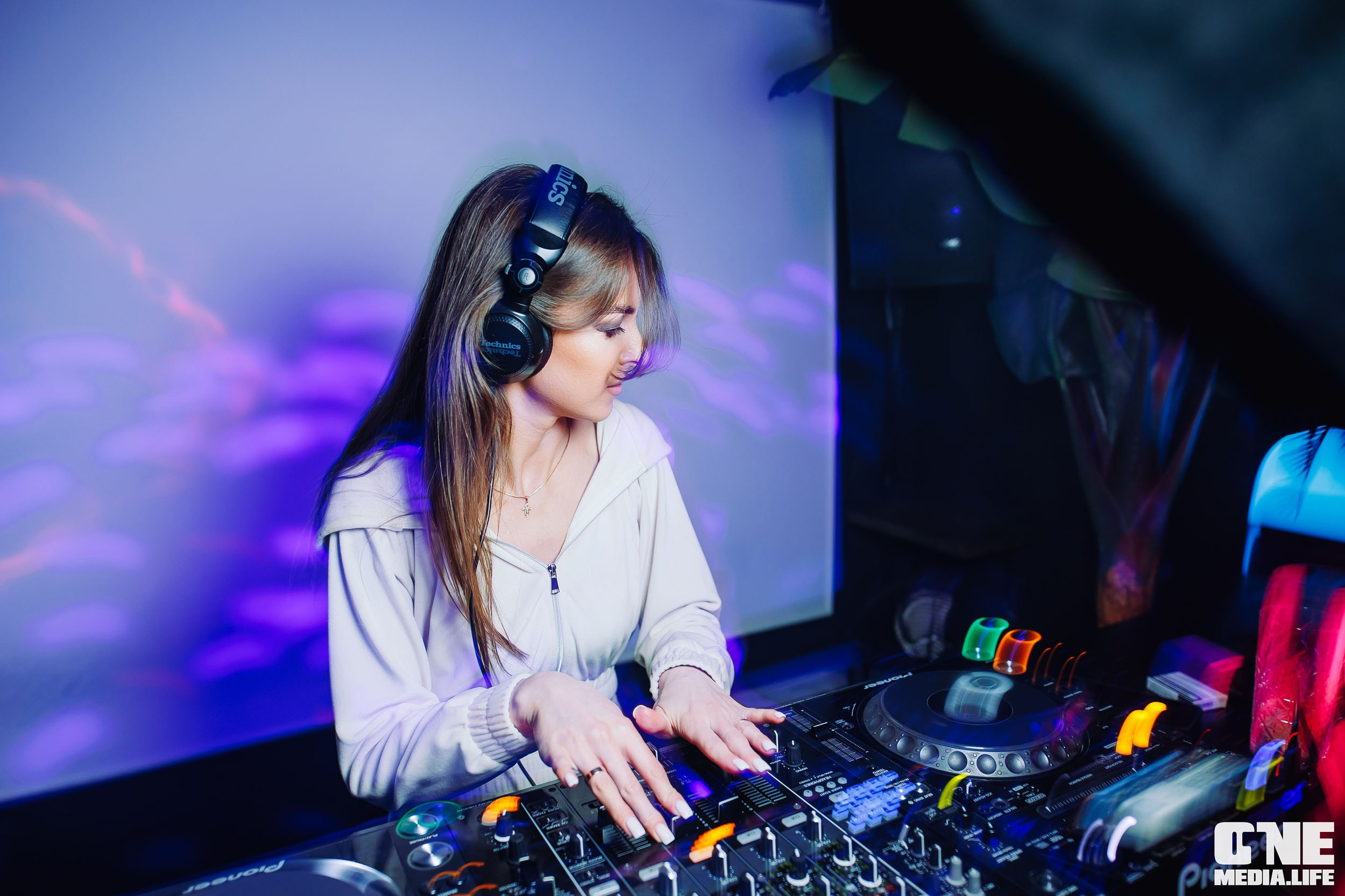 Фотоотчет из Nisha Club. One Media Life: фоторепортажи, фотоотчеты с мероприятий и заведений