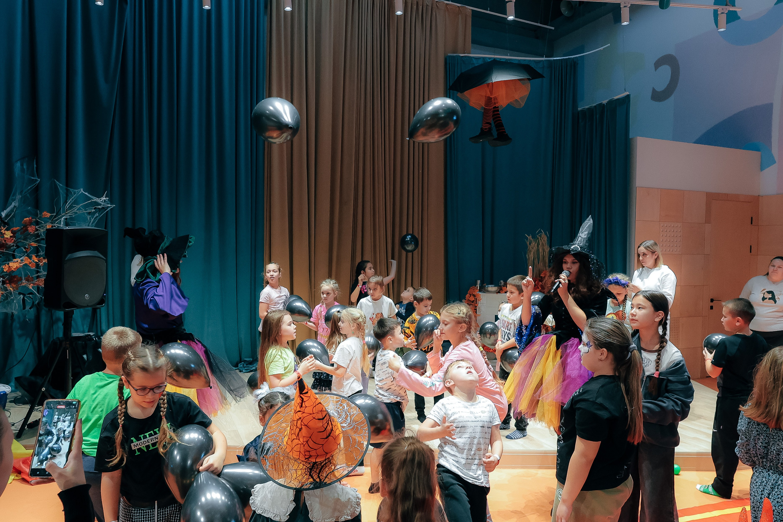 02.11 Halloween в Zhooki Park. Команда специалистов в мире фотографии и видео. Детский фотограф, семейный фотограф