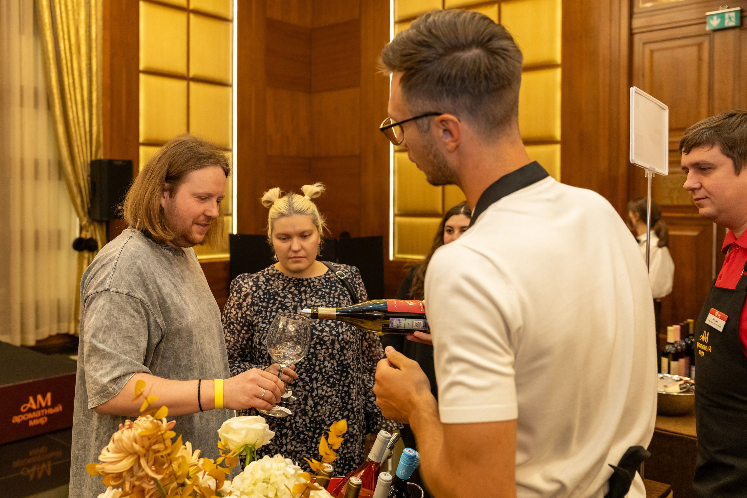 Репортажная фото- и видеосъемка Винного салона «Ароматный мир» в СПб