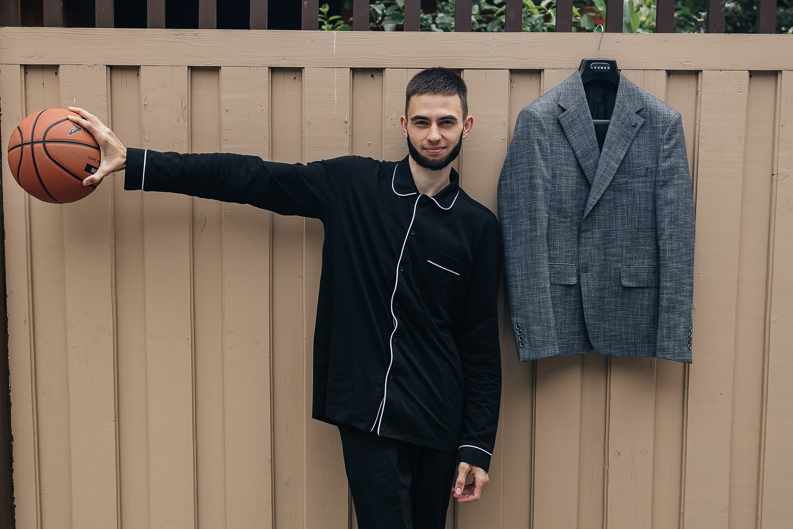 Чувственная первая встреча пары в отеле. Олег Сверчков | Свадебный фотограф Вологда