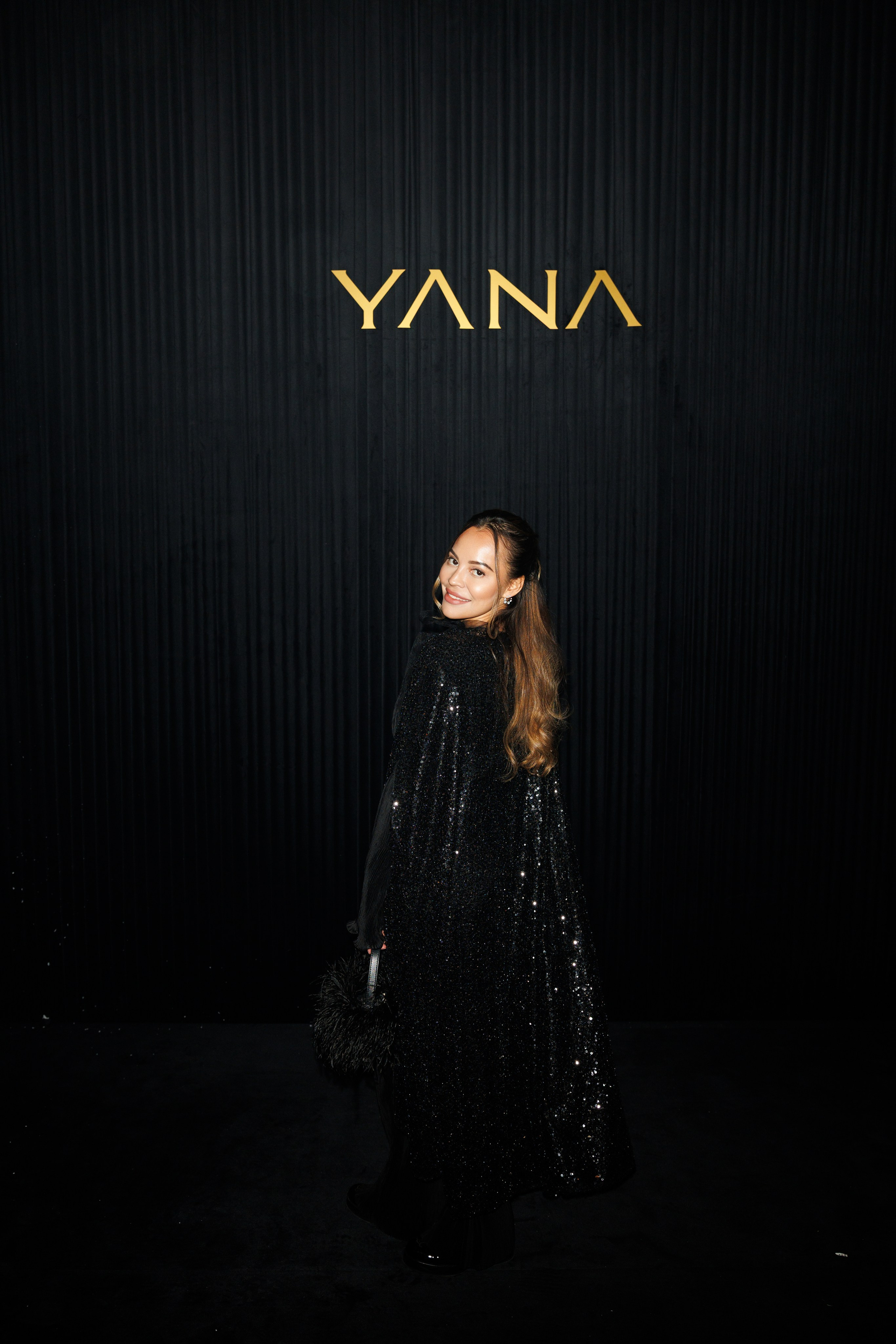 «Снежный Бал» Яны Раскаваловой. «Птичка на проводе»: информационный портал в Москве