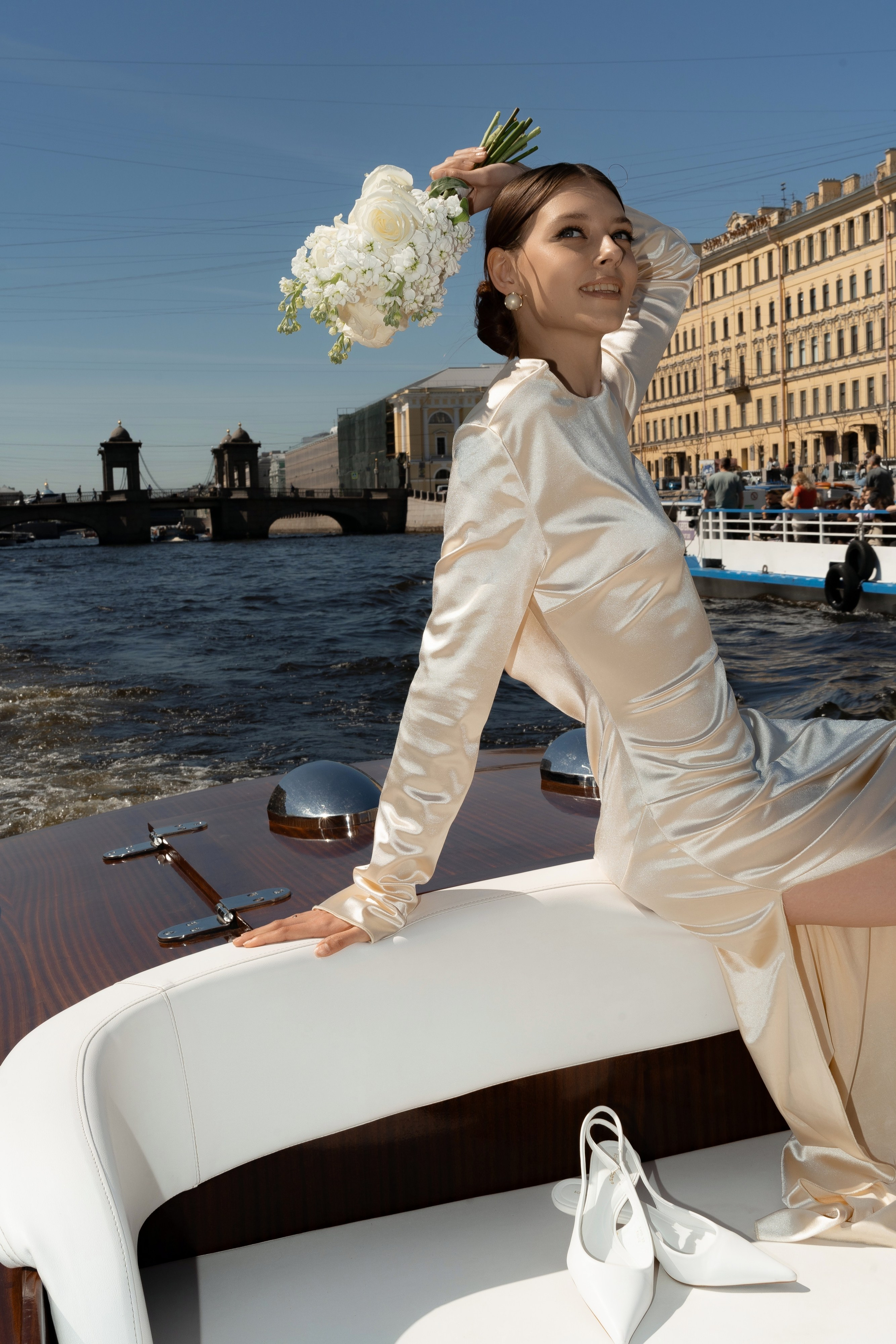 Прогулка по рекам и каналам Петербурга — свадебная фотосессия на катере. Свадебный фотограф Дмитрий Родионов — Санкт-Петербург и Ленинградская область