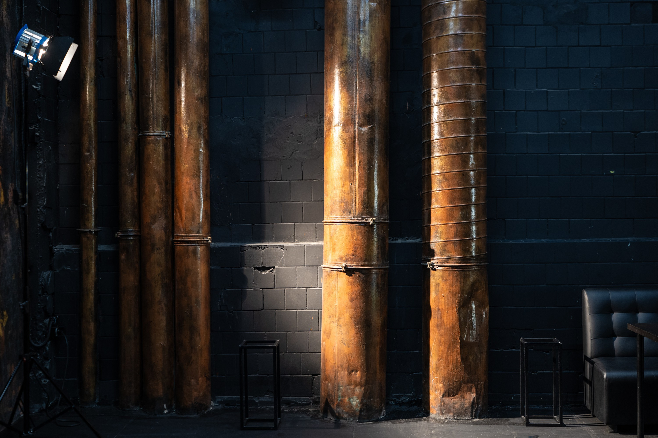 Индустриальная фотостудия, фотостудия черная, фотостудия фабрика, цех