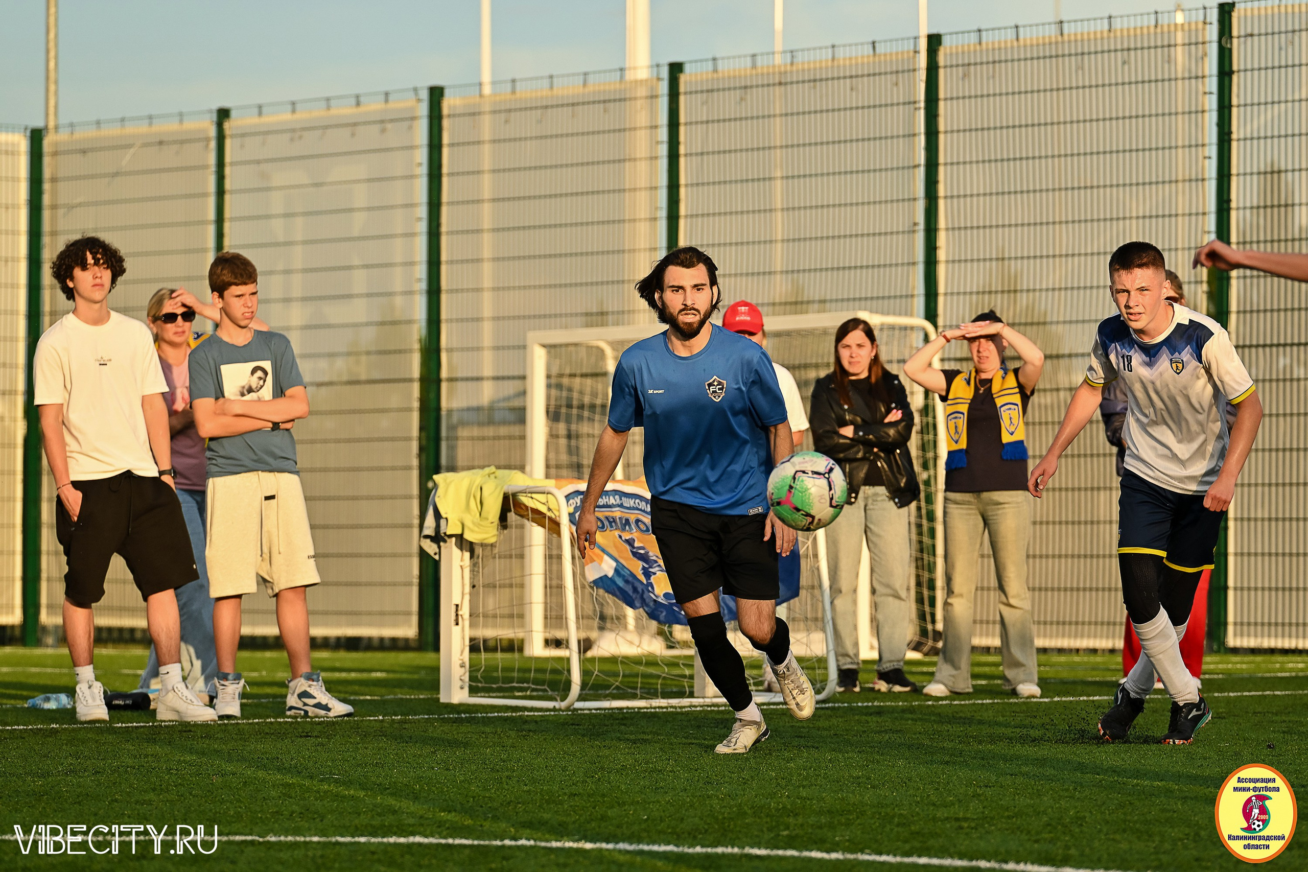 ИГРЫ МИНИ-ФУТБОЛЬНОЙ И КОРПОРАТИВНОЙ ЛИГИ. VIBECITY.RU Вайб Сити Ру Фоторепортажи Фотоотчеты Калининград