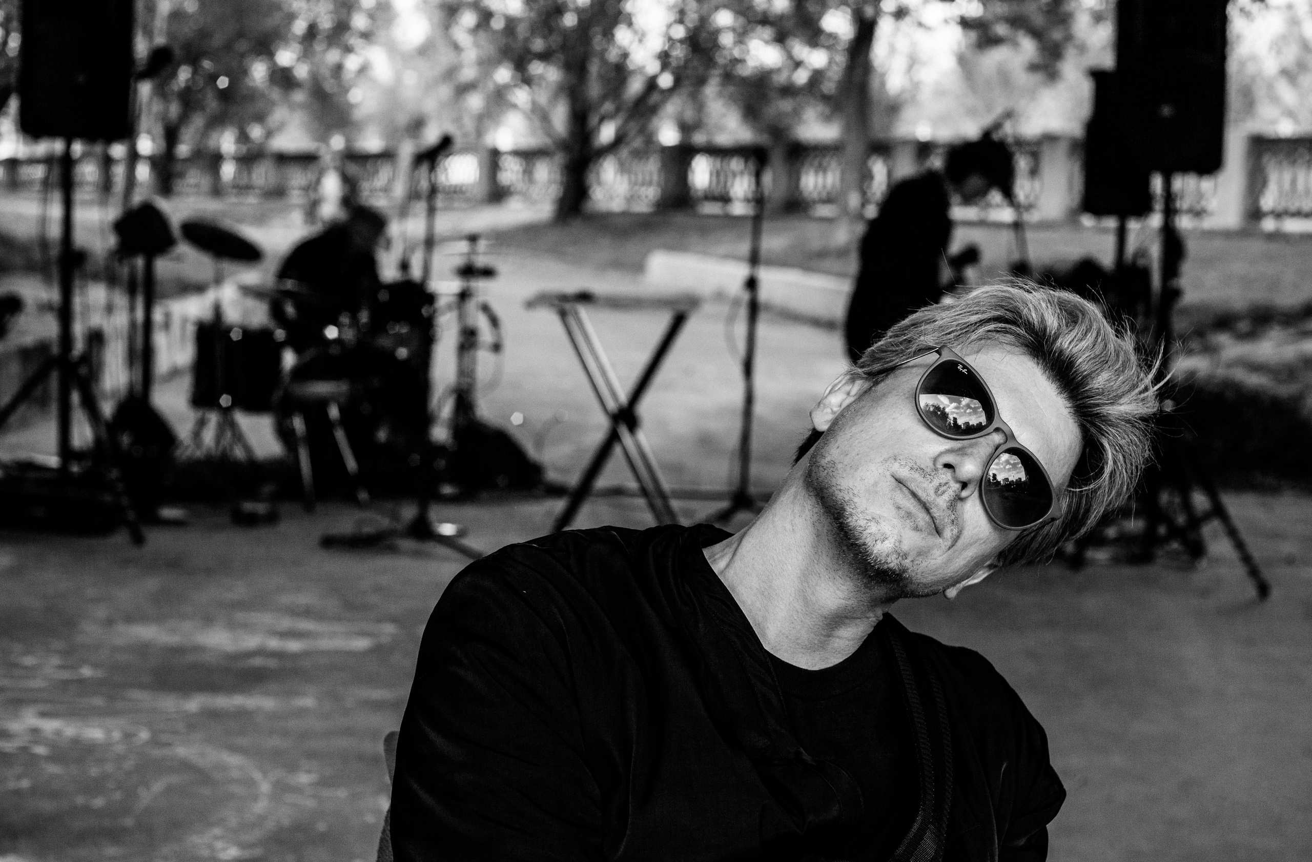 Игра света и тени: фотосессия для DJ Mastepanova в студии «Саунд»