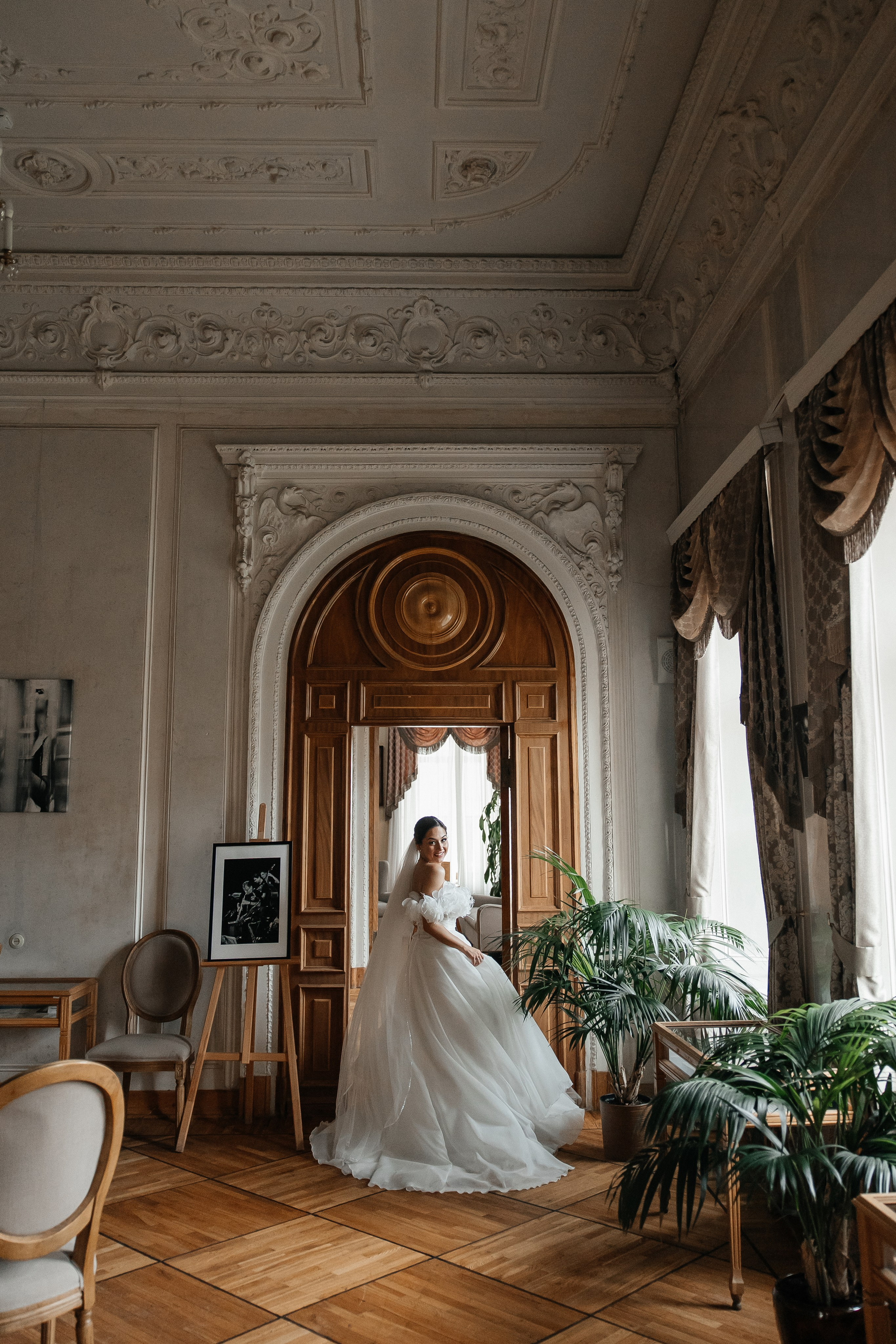 Свадебная фотосессия в библиотеке читальне Пушкина