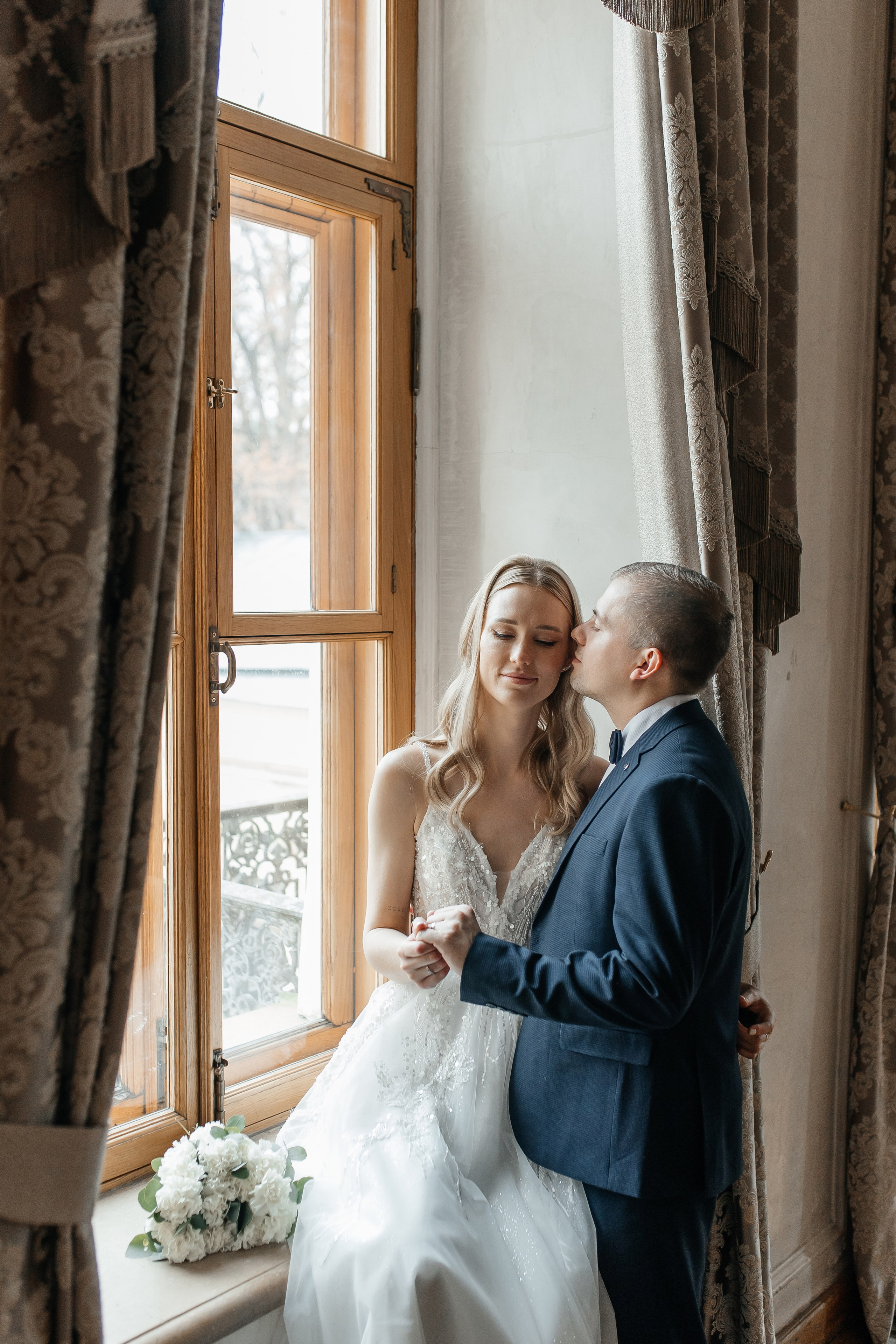 Свадебная фотосессия в библиотеке читальне Пушкина. Свадебный фотограф в Москве Дарья Олендарёва