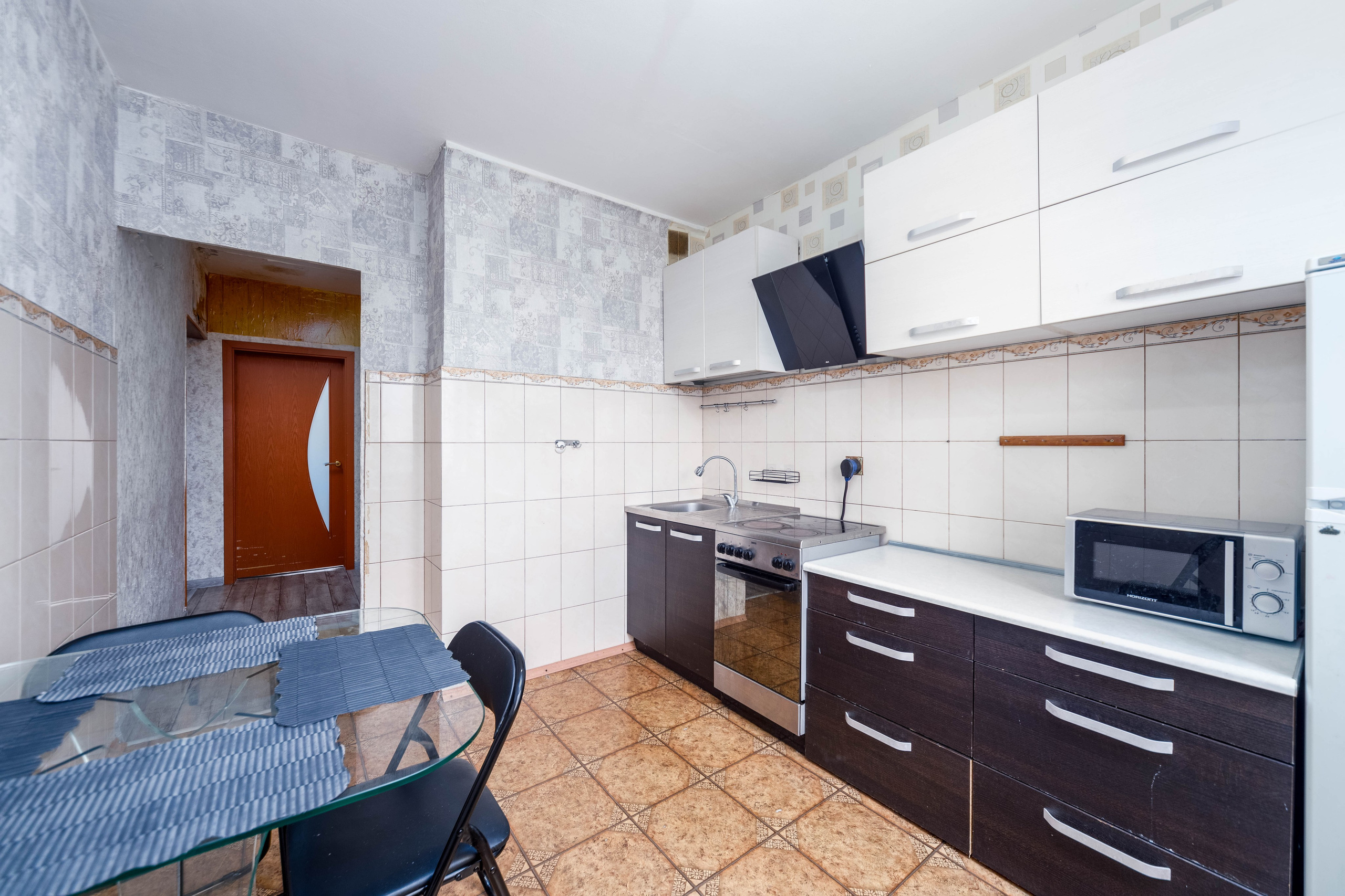 Фотограф Sakavita Media - интерьер кухни в двухкомнатной квартире в Минске