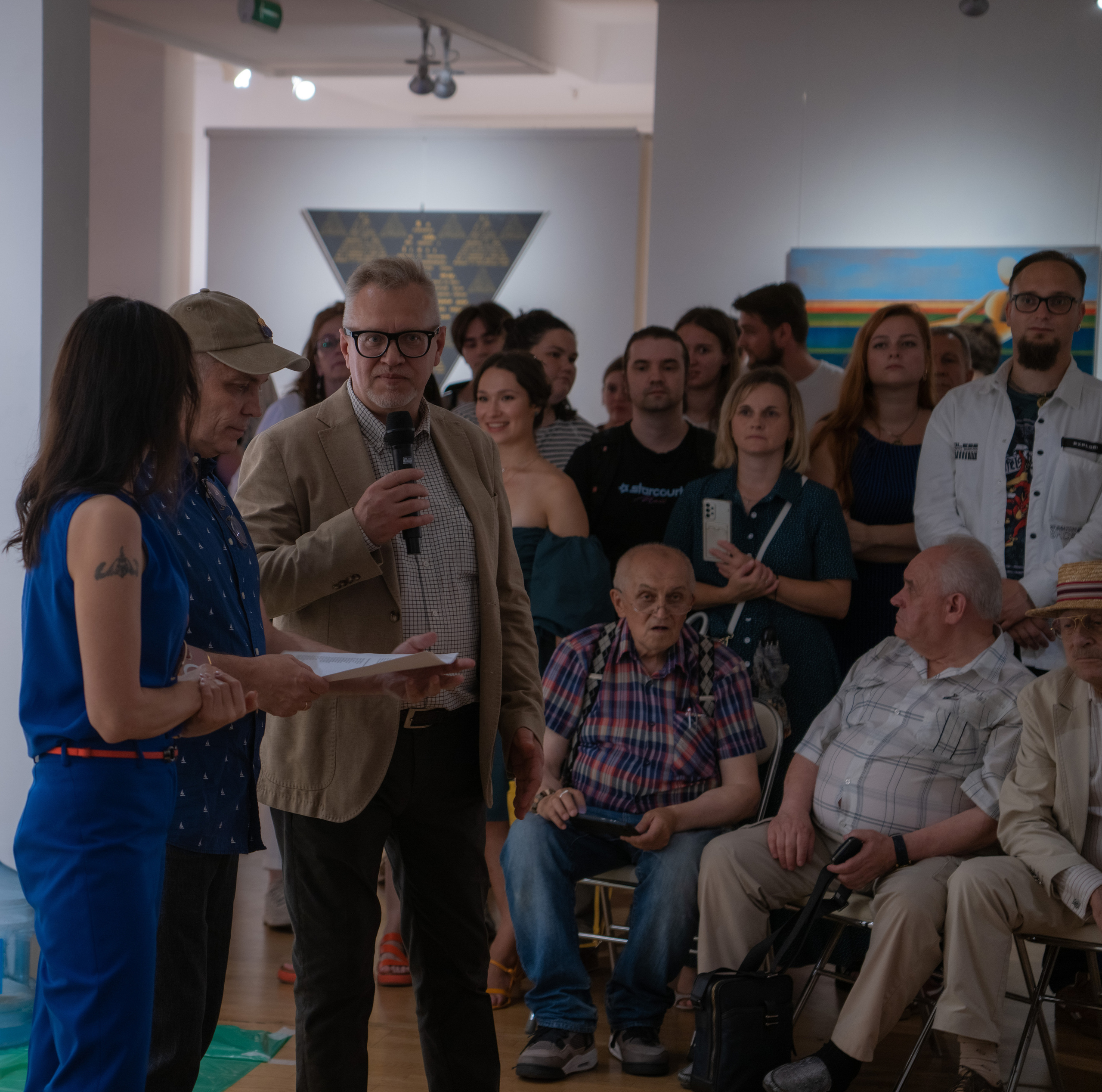 Художественная выставка. Фотограф Михаил Стенин