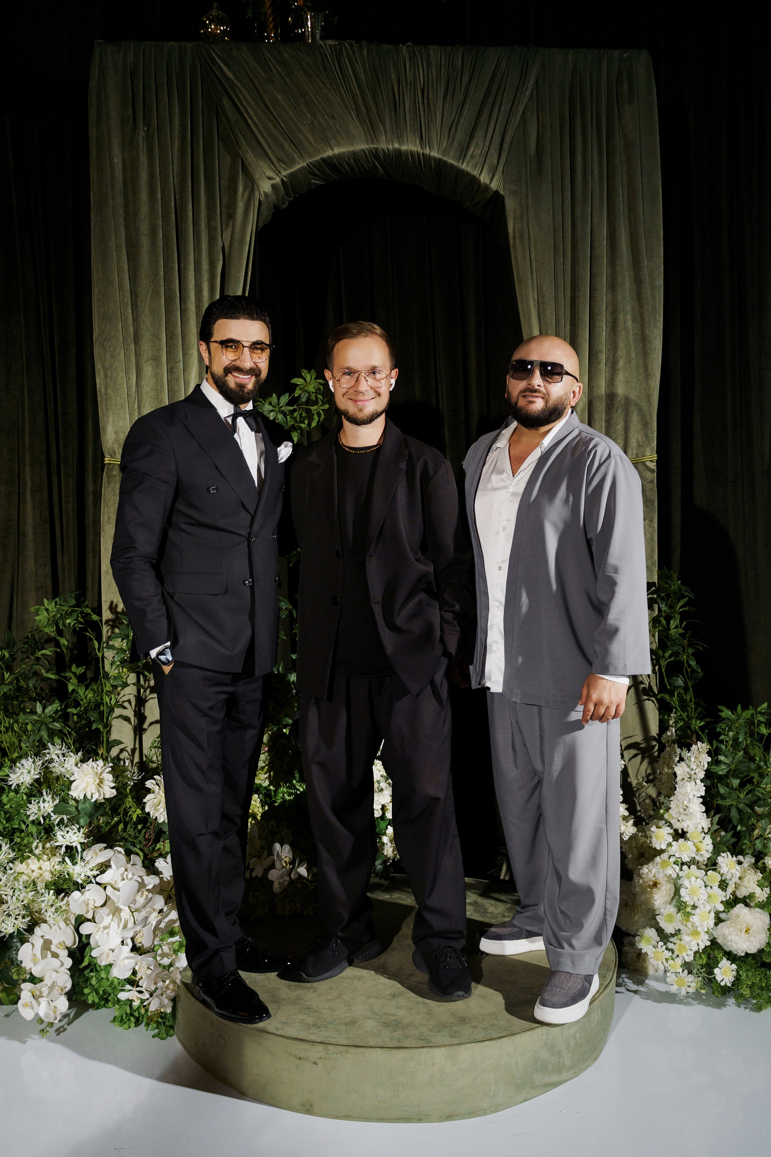 Сватовство в Краснодаре от лучших свадебных фотографов и операторов ТВИНС СТУДИО. ТВИНС СТУДИО — лучшие свадебные фотографы и видеографы в Краснодаре