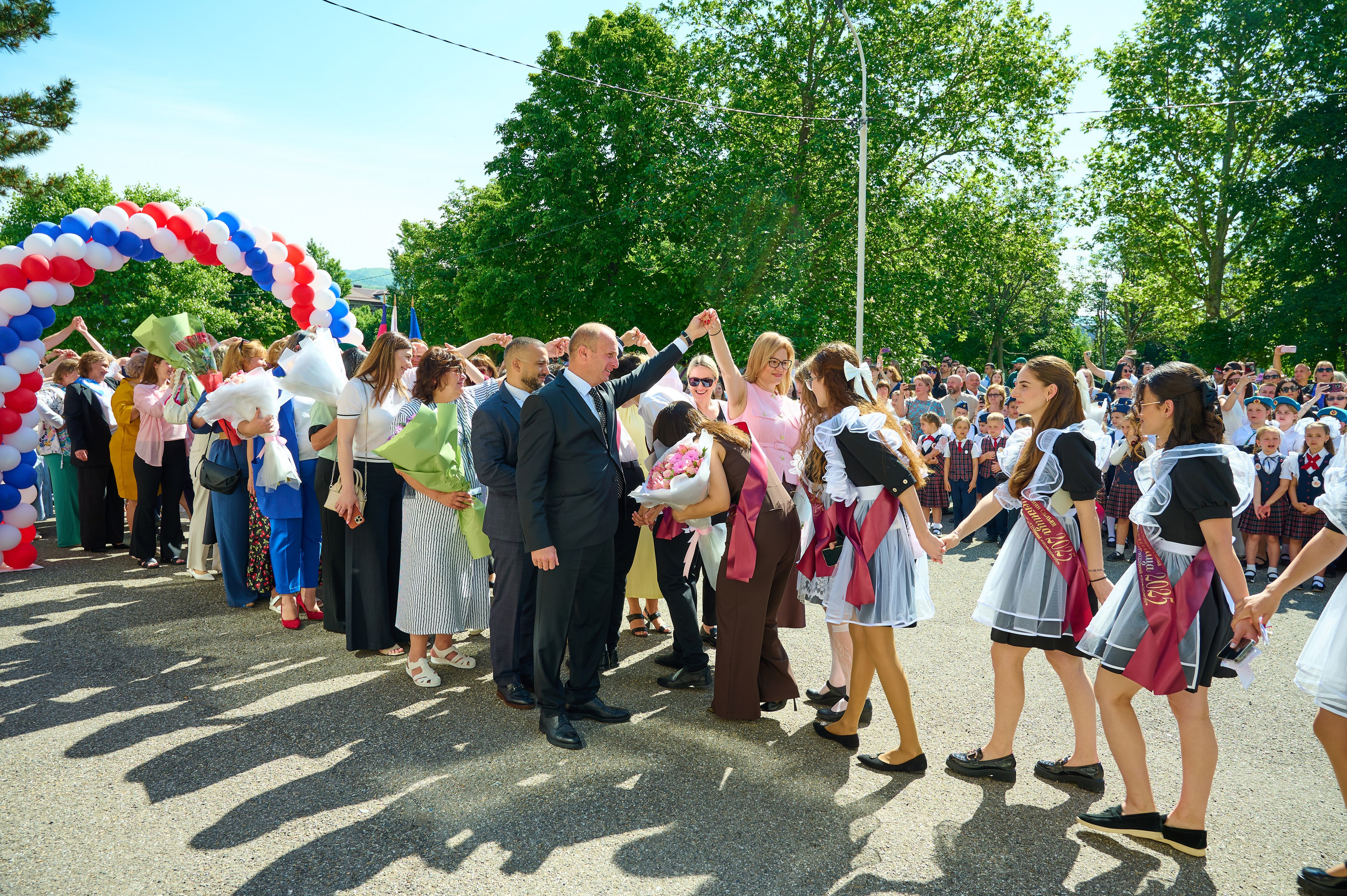 Последний звонок 2025. Жизнь курорта Кабардинка в фотографиях