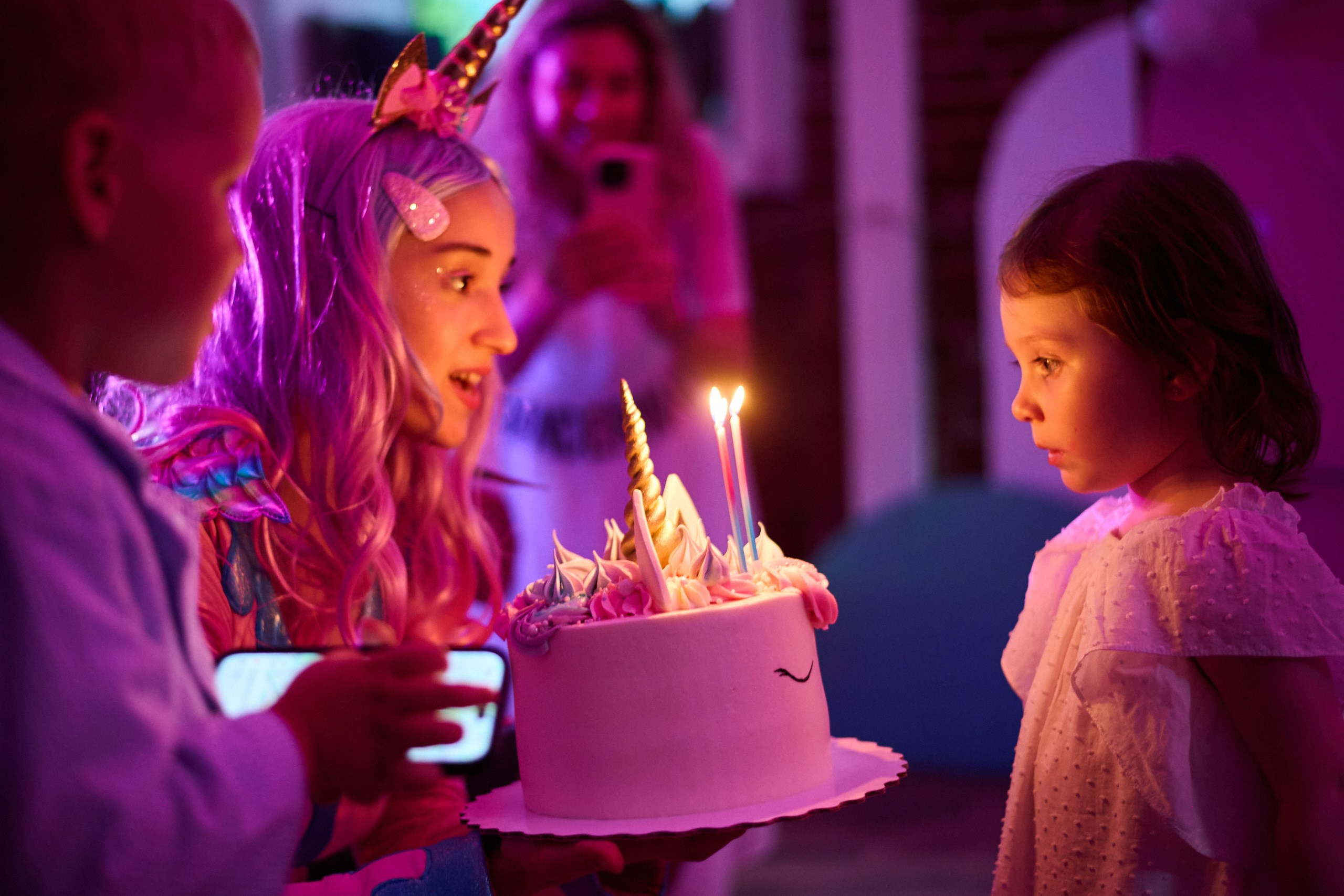 Задувание свеч на День Рождение