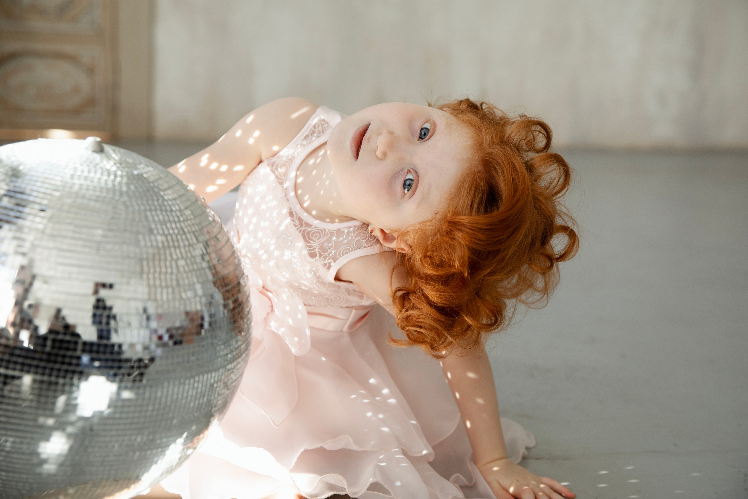 Съемка Софа и дискошар в студии. Фотограф новорожденных, детский фотограф Москва.Семейная съемка Москва. Семенова Анна