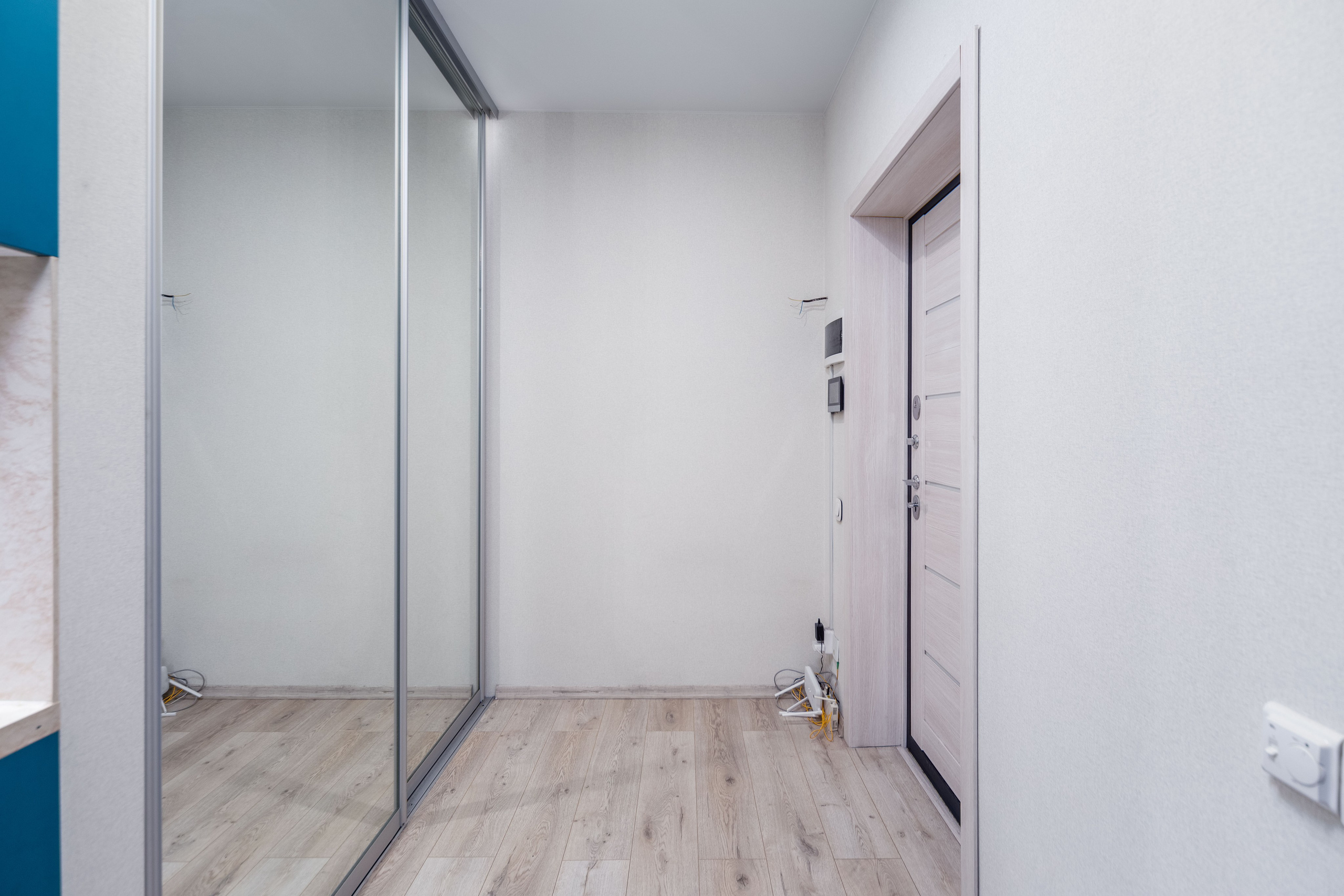 Интерьер прихожей в трехкомнатной квартире в ЖК Минск Мир