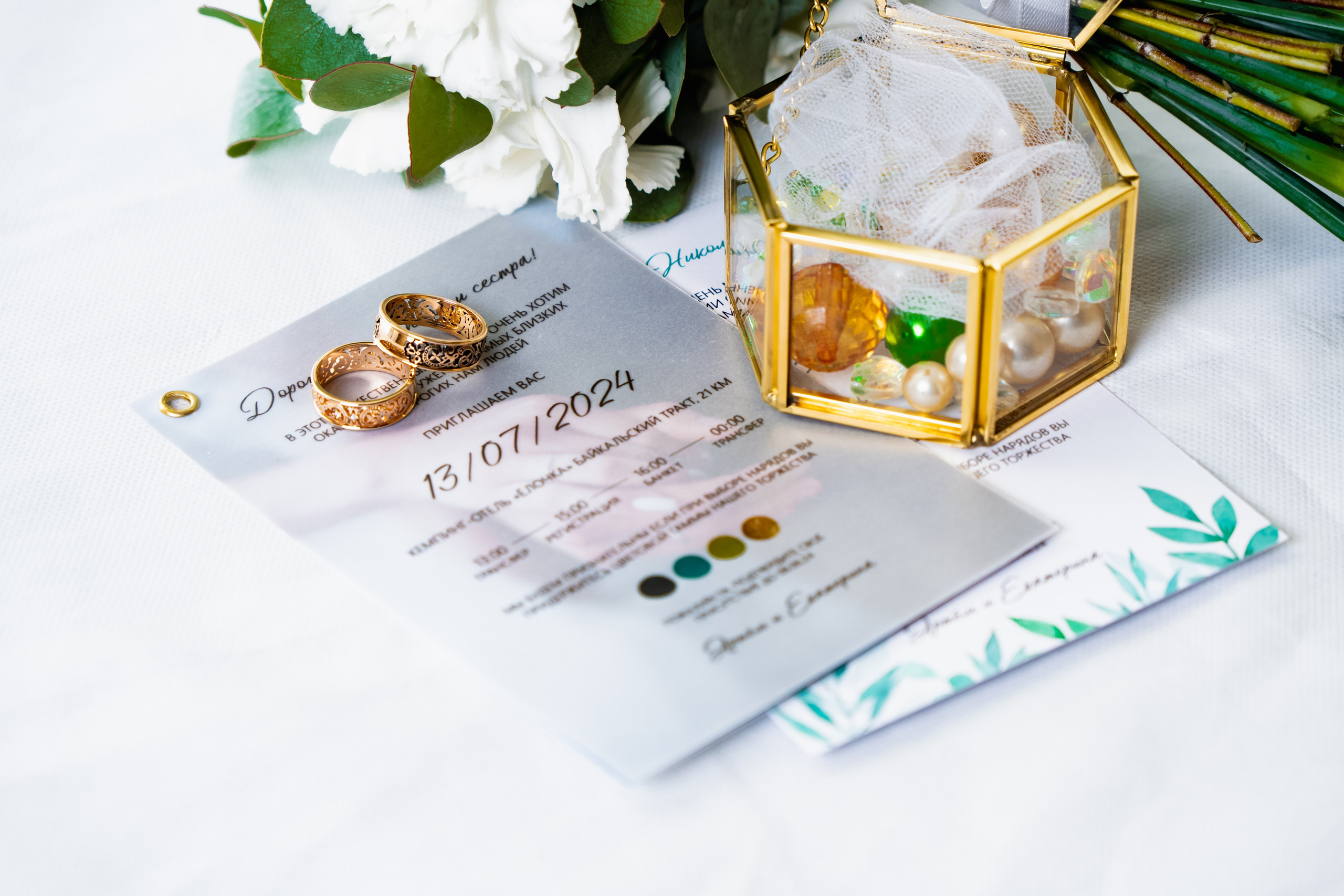 Занимаюсь профессиональной фотографией и живу рядом с Байкалом. Работаю в разных жанрах