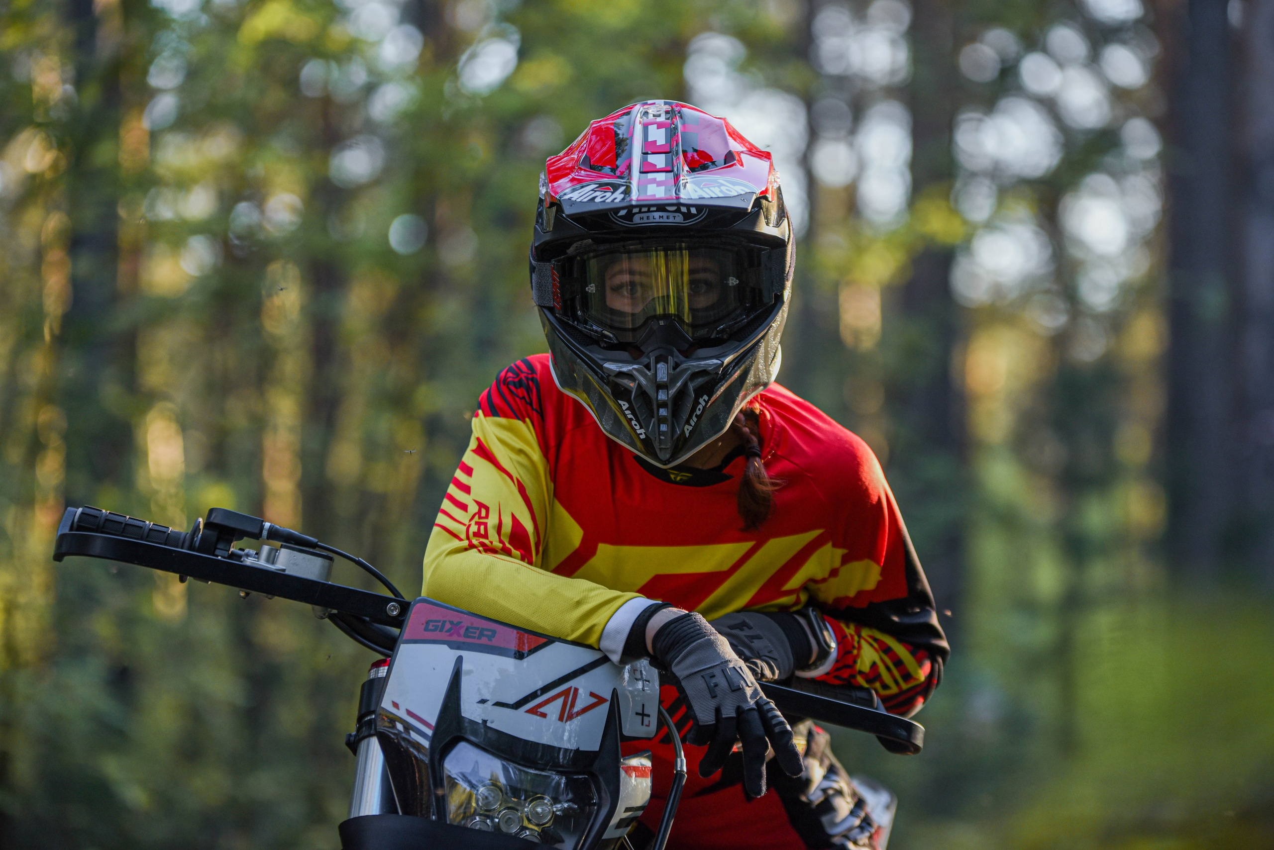 Рыжая на мото. Мотофотограф в Нижнем Новгороде Динара Зуйкова