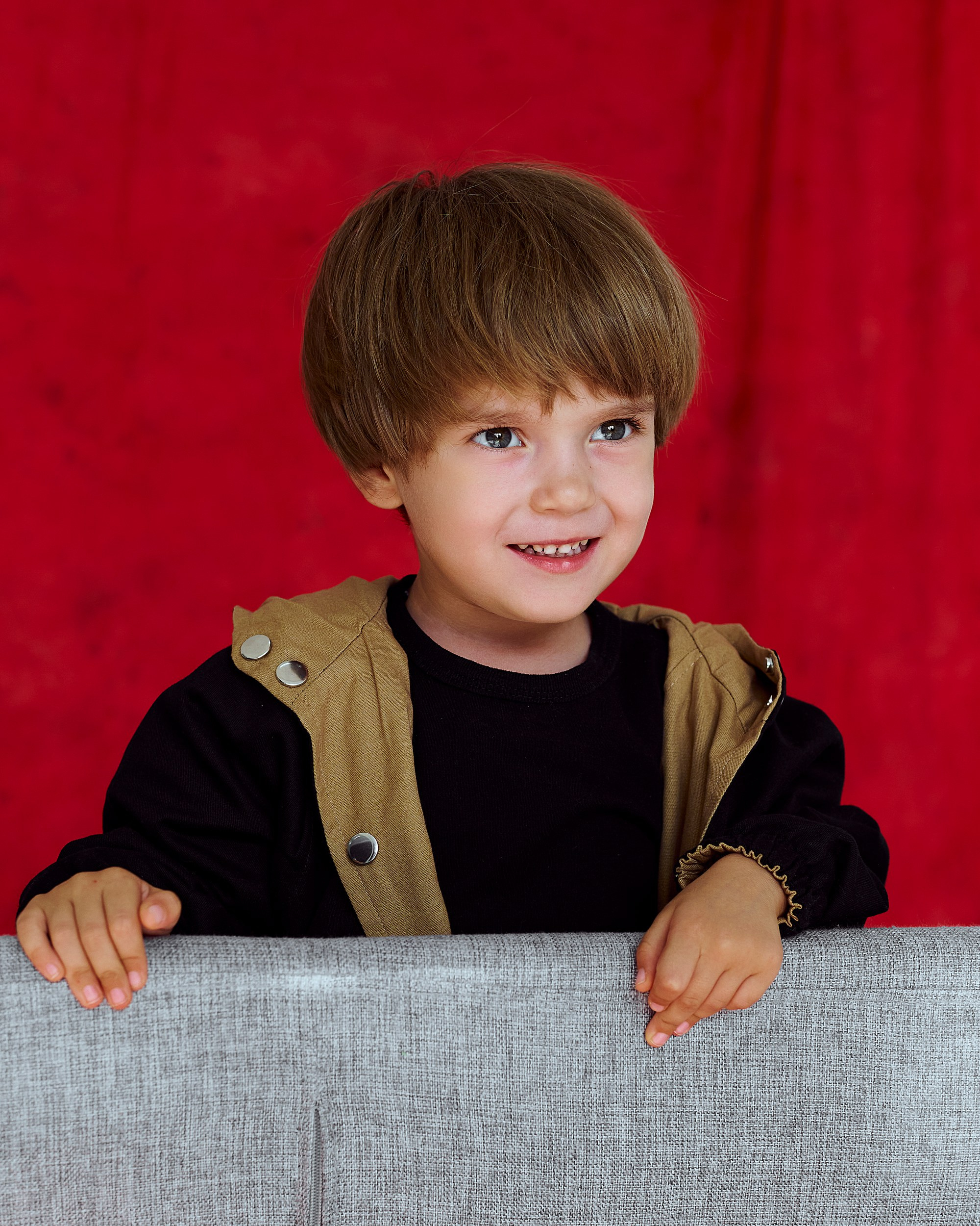 Модель для предметной съемки мальчик Радэль Казань| Sale Easy