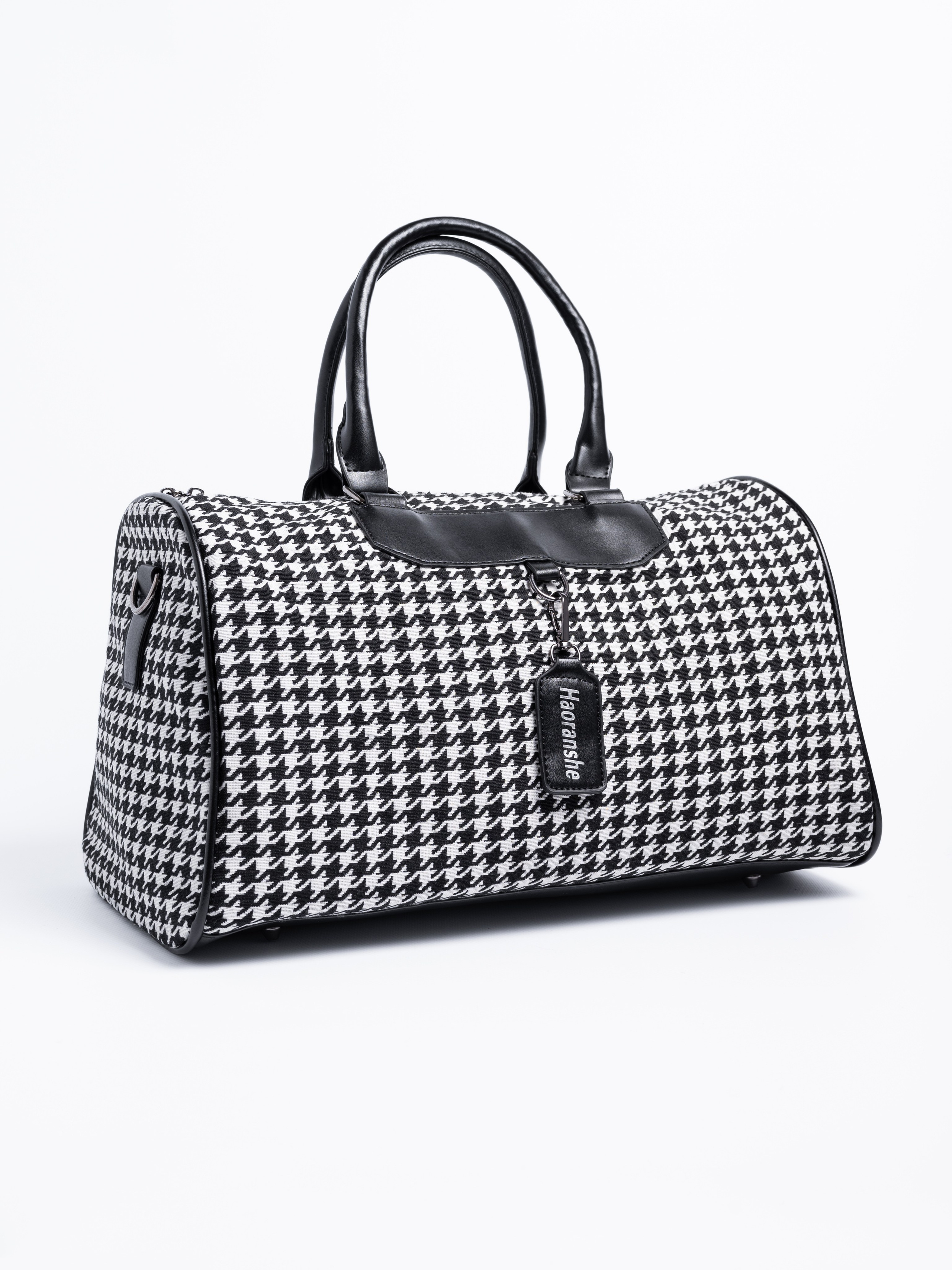 Сумки спортивные. Предметный фотограф, фото для маркетплейсов Пятигорск, КМВ