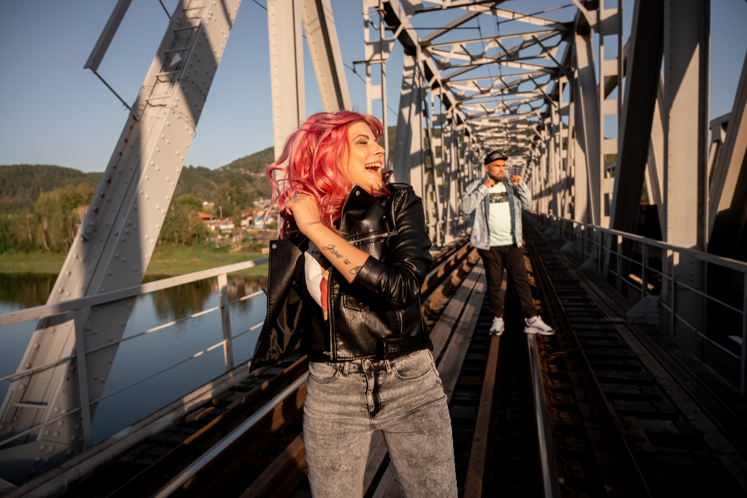 Лавстори на мосту в Красноярске