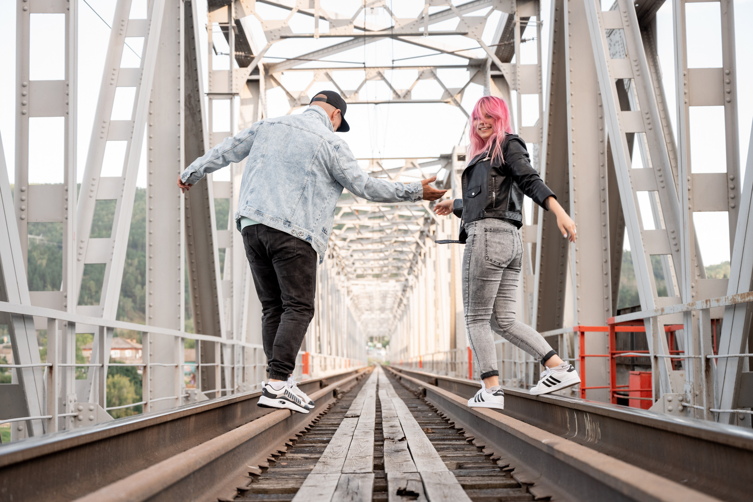 Лавстори на мосту в Красноярске