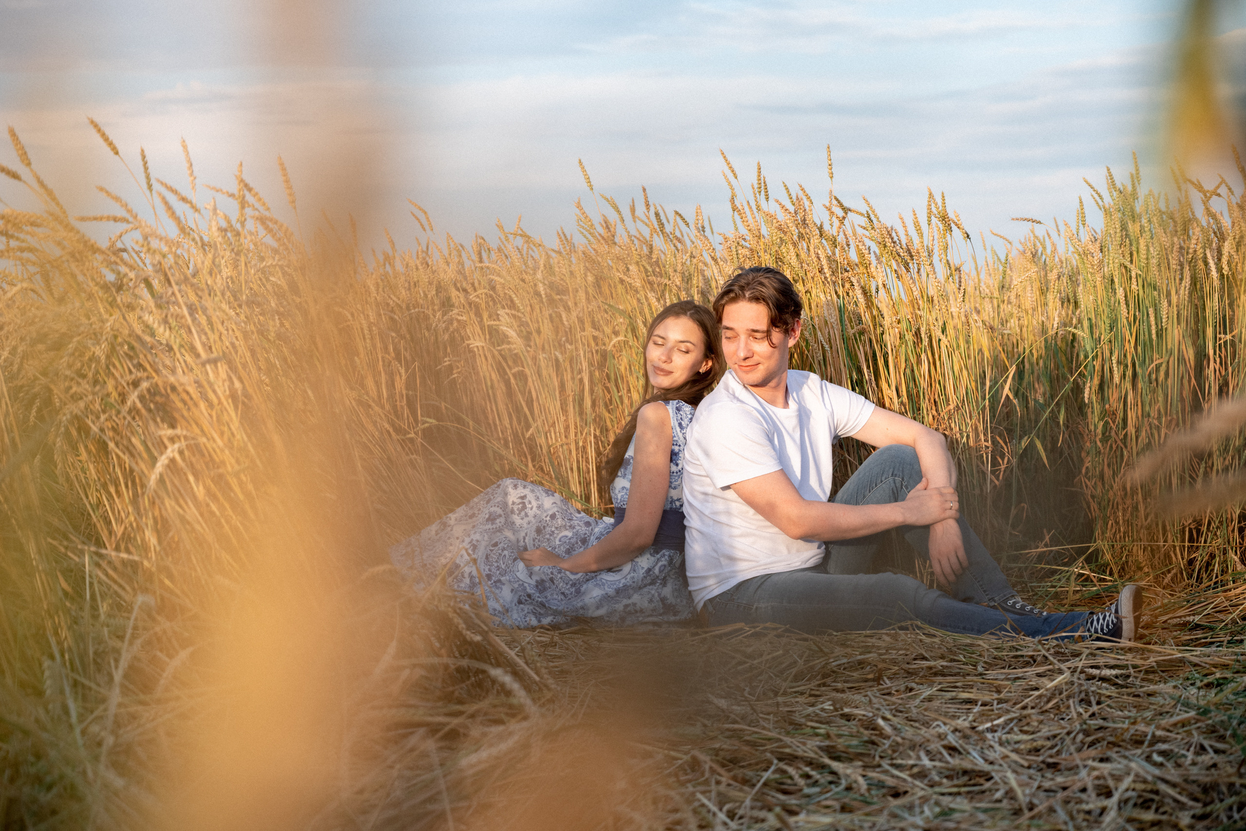 Лавстори в подсолнухах и пшеничных полях в Красноярске