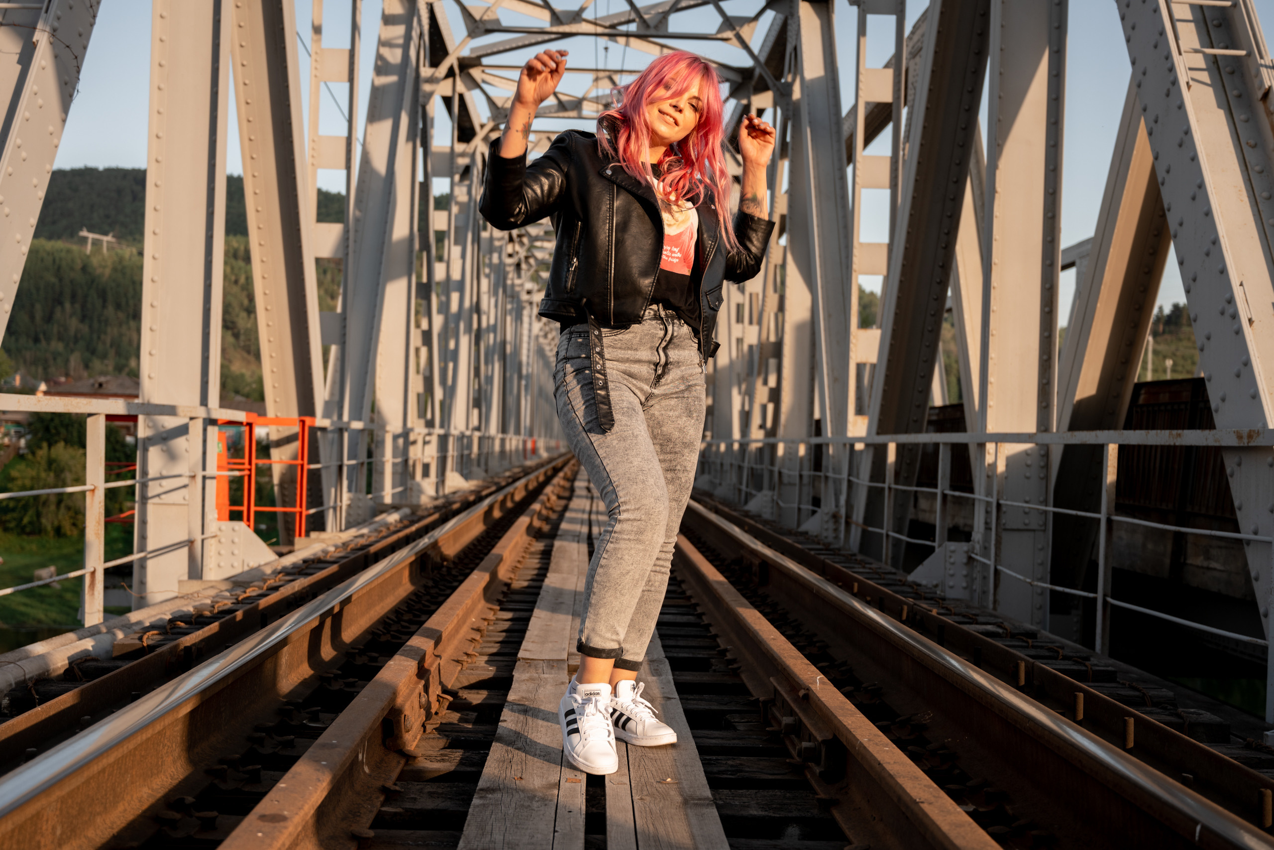 Лавстори на мосту в Красноярске