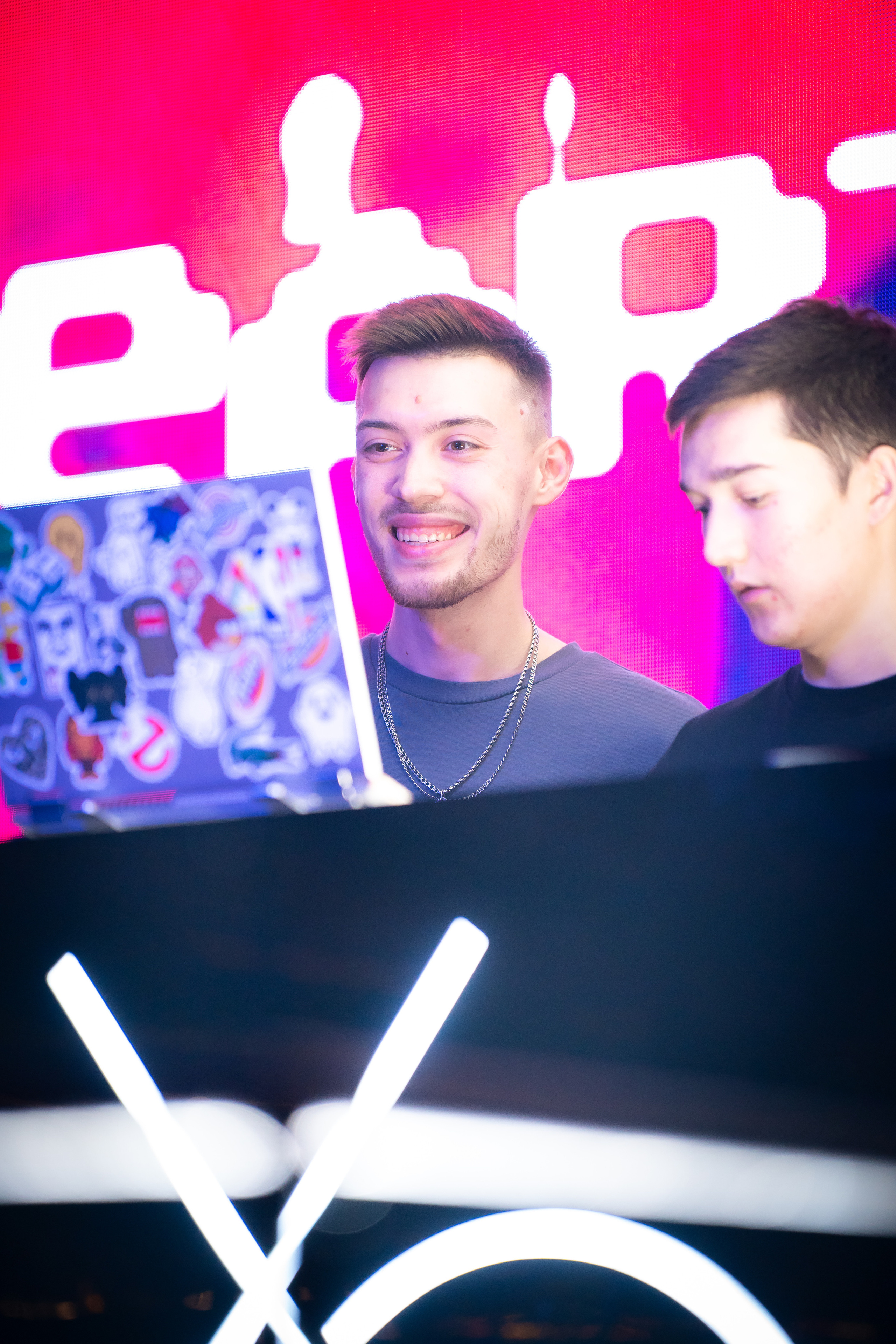 MOREART. Lounge Bar X.O