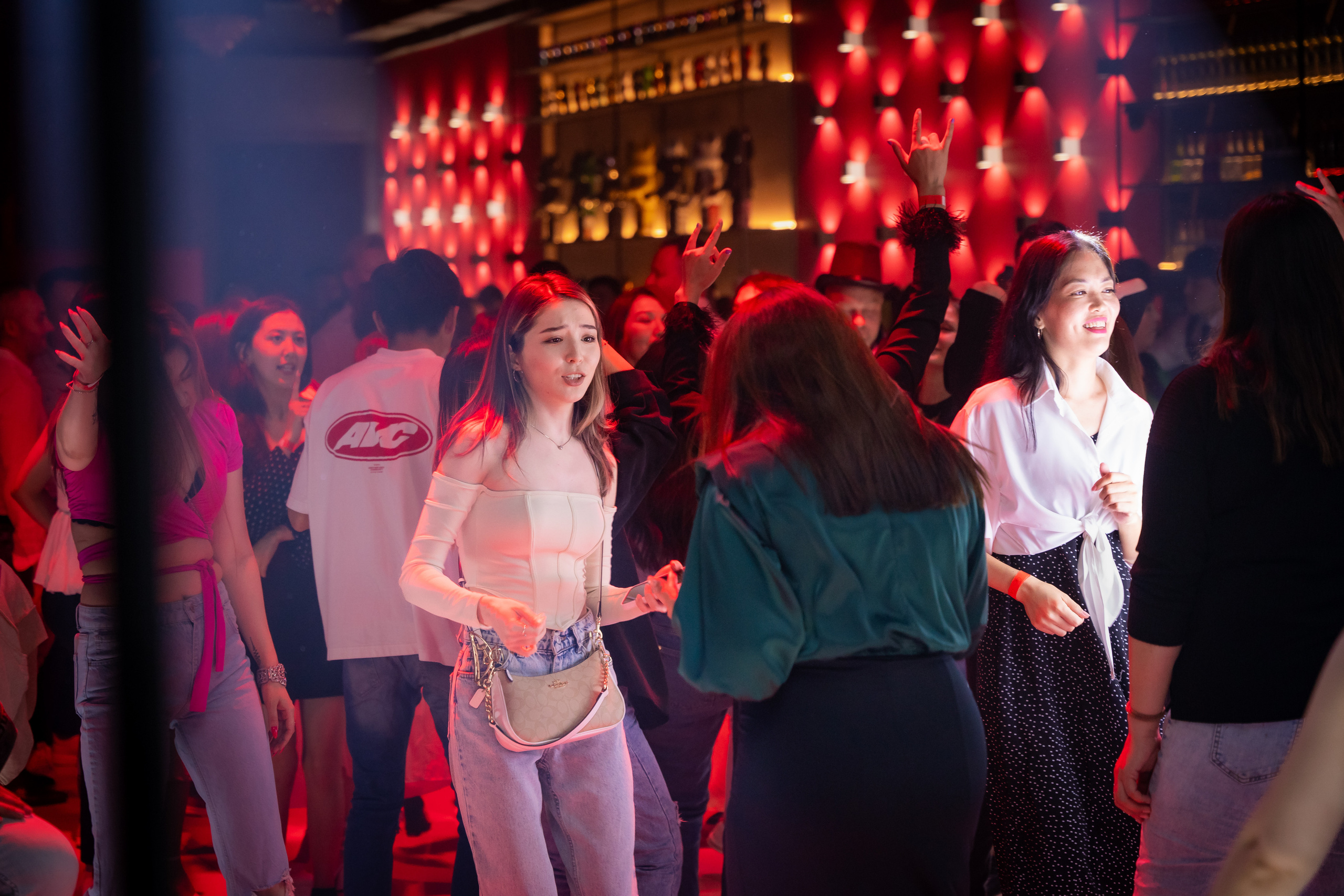 MOREART. Lounge Bar X.O