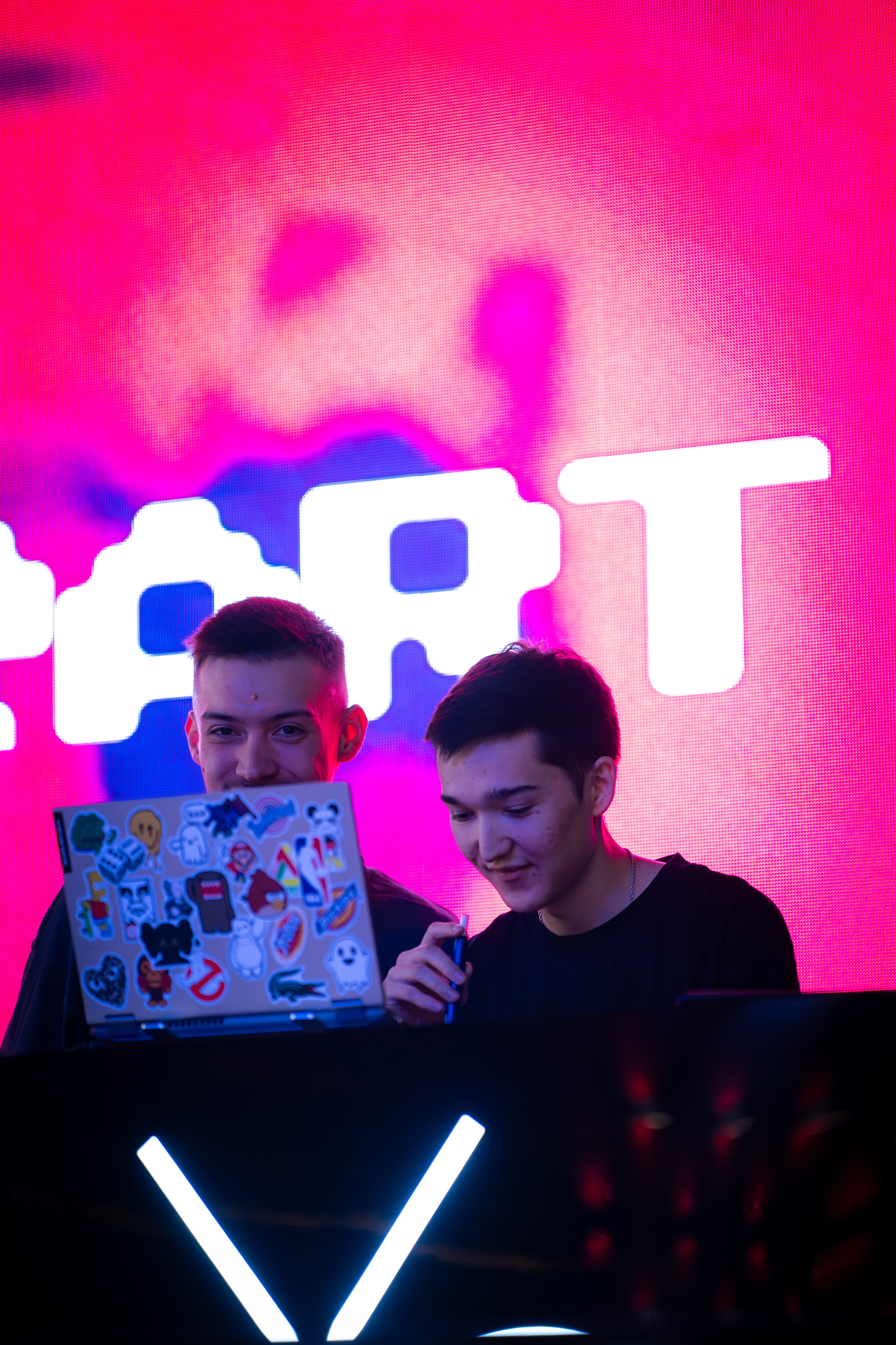 MOREART. Lounge Bar X.O