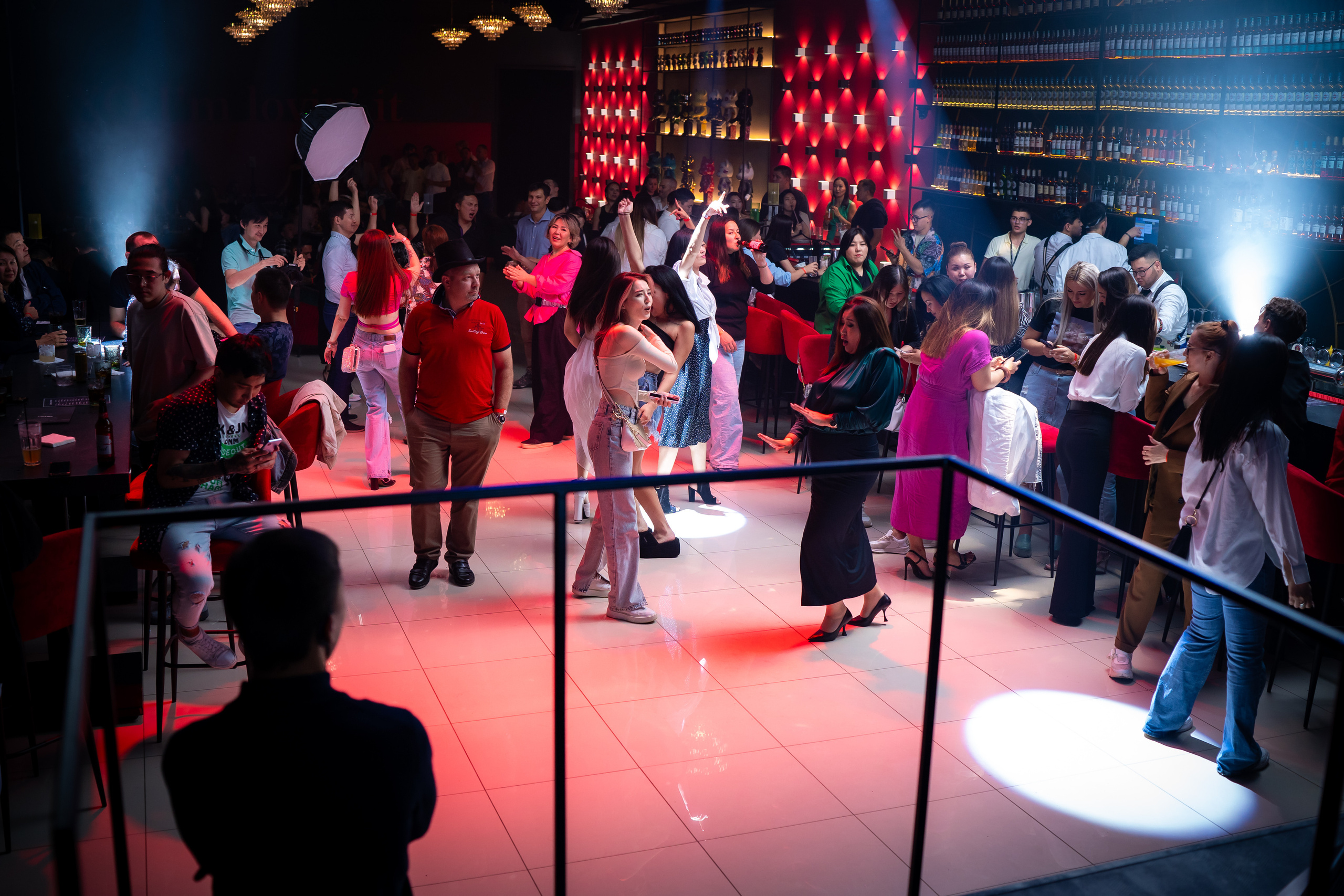 MOREART. Lounge Bar X.O