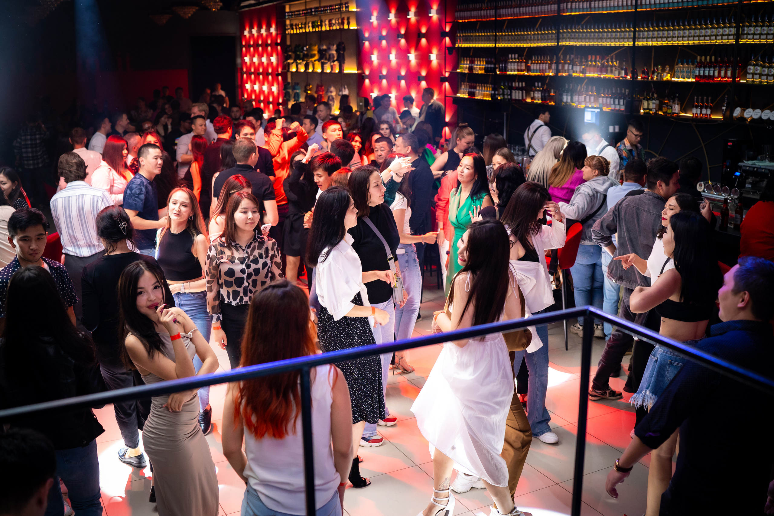 MOREART. Lounge Bar X.O