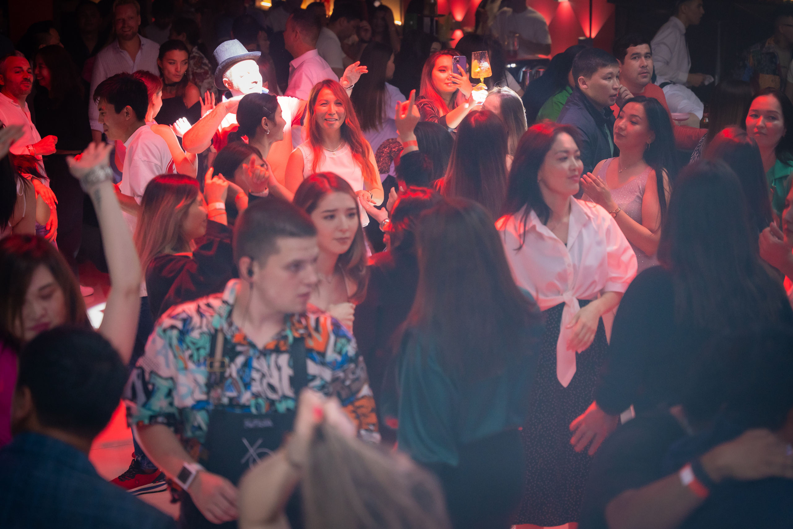 MOREART. Lounge Bar X.O