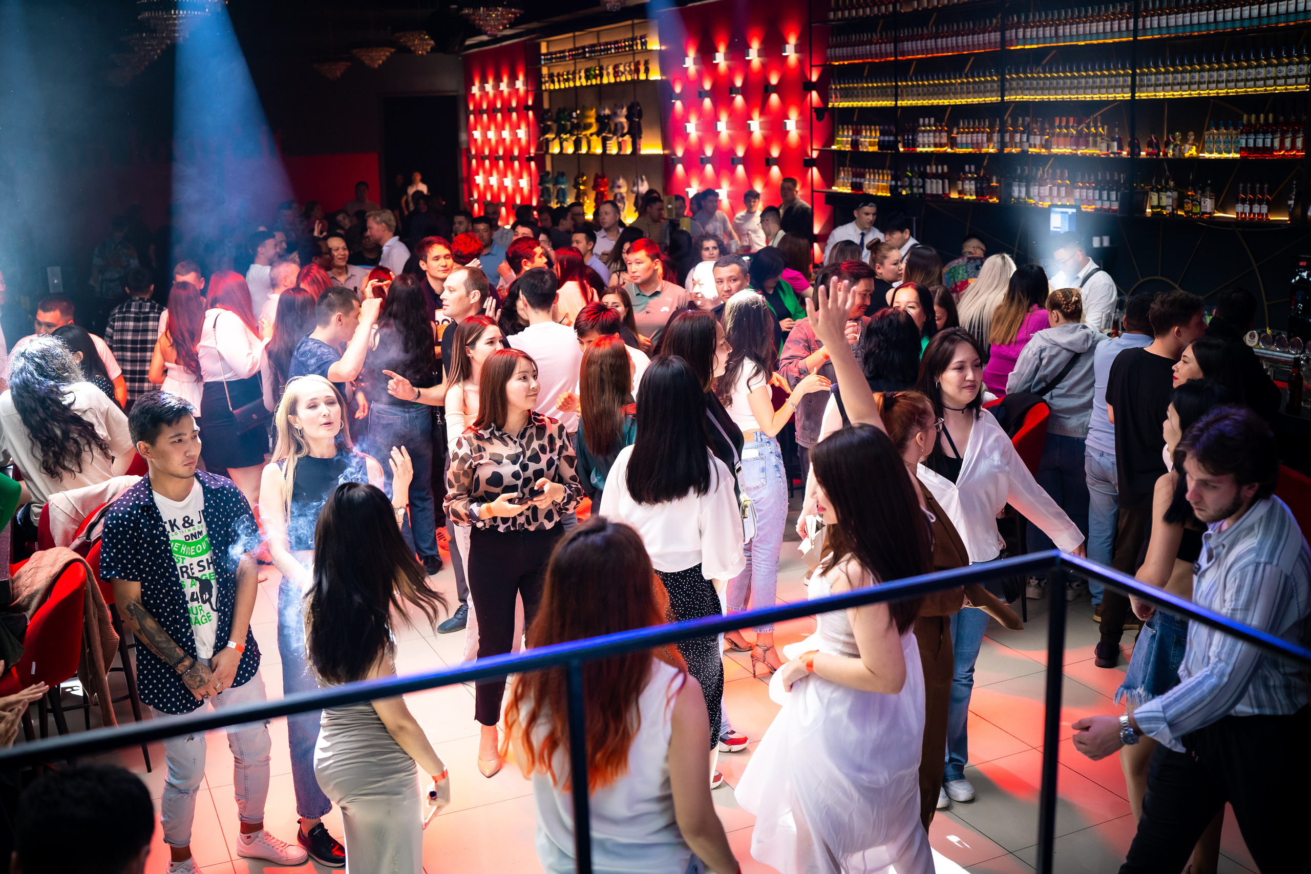 MOREART. Lounge Bar X.O