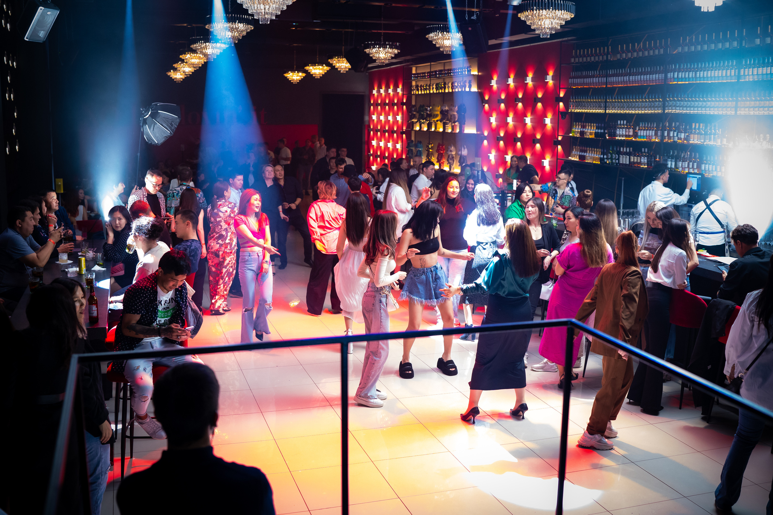 MOREART. Lounge Bar X.O