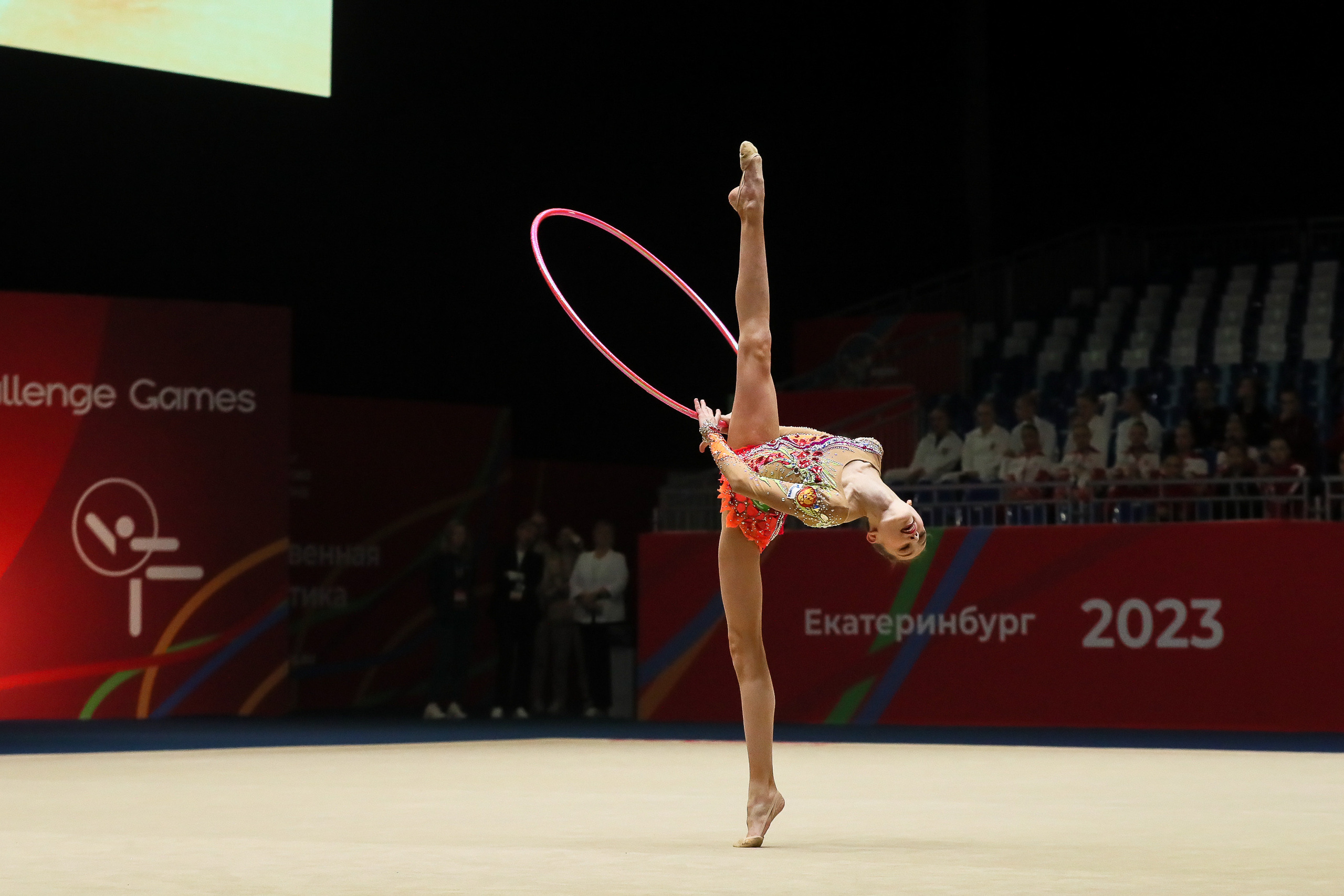 Художественная гимнастика Екатеринбург фото. Игры вызова легенд 2023 - Екатеринбург. Художественная Гимнастика - обруч. Центр спортивных мероприятий (Свердловская обл.)