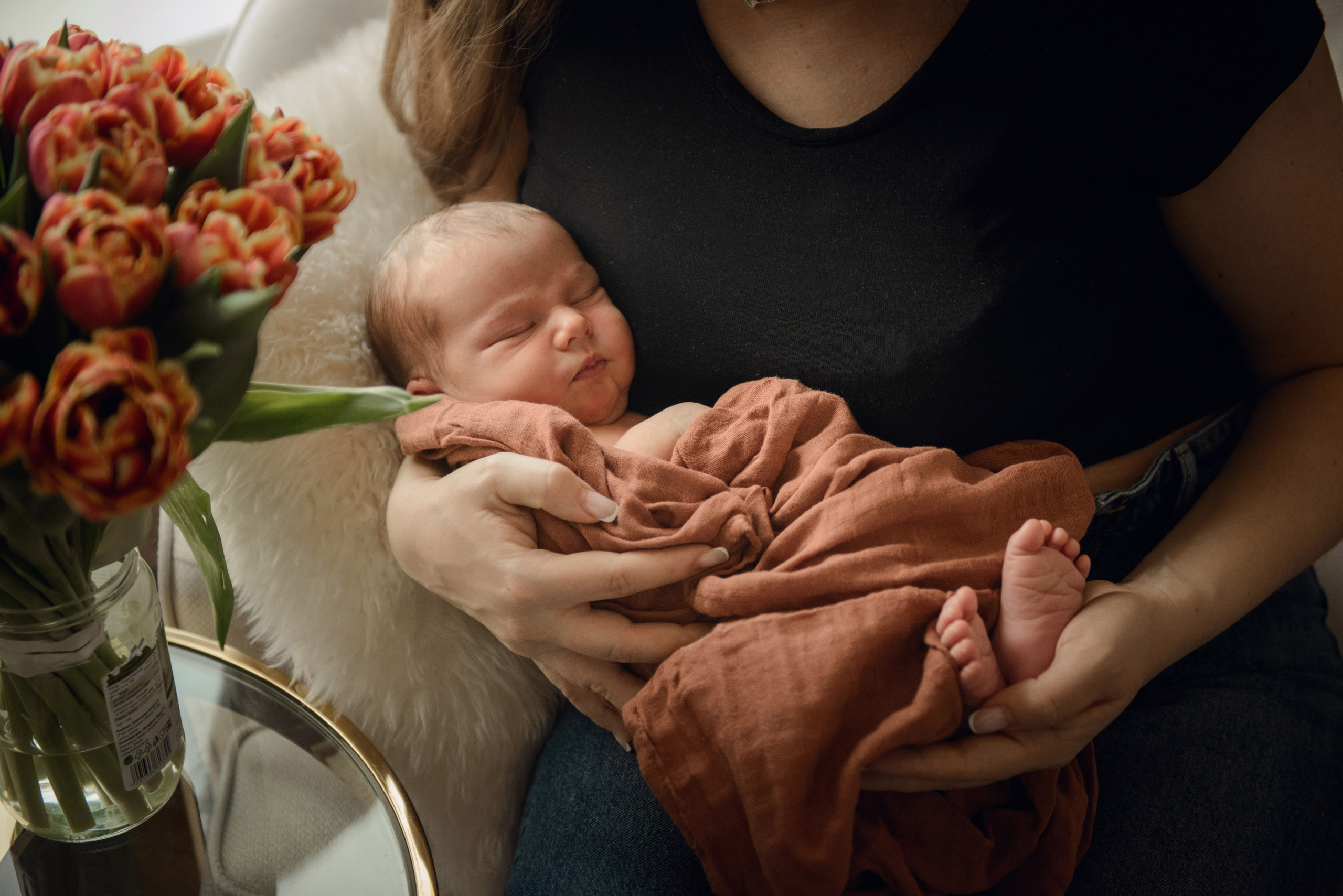 A family photo shoot at home, a family with a newborn baby. Photographer Elena Carruthers, Scotland