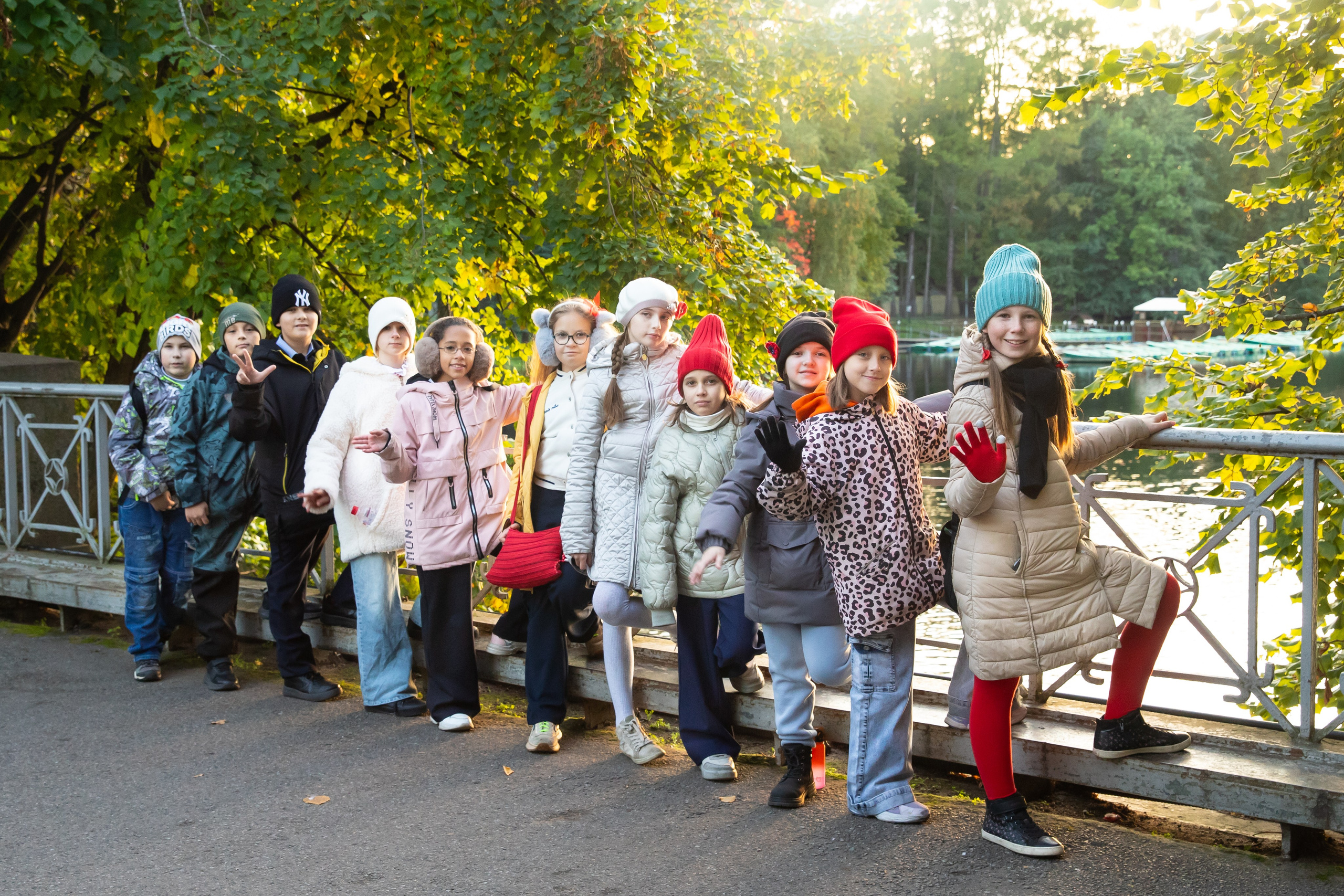 прогулкав парке выпускников начальной школы