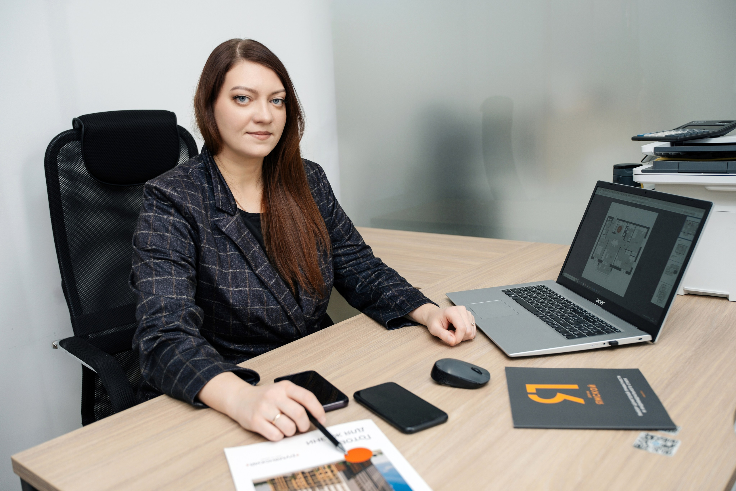 Съемка в офисе застройщика. Фотограф и видеограф в Тюмени Анна Жагорина, ваши фото еще не отдавали так быстро!