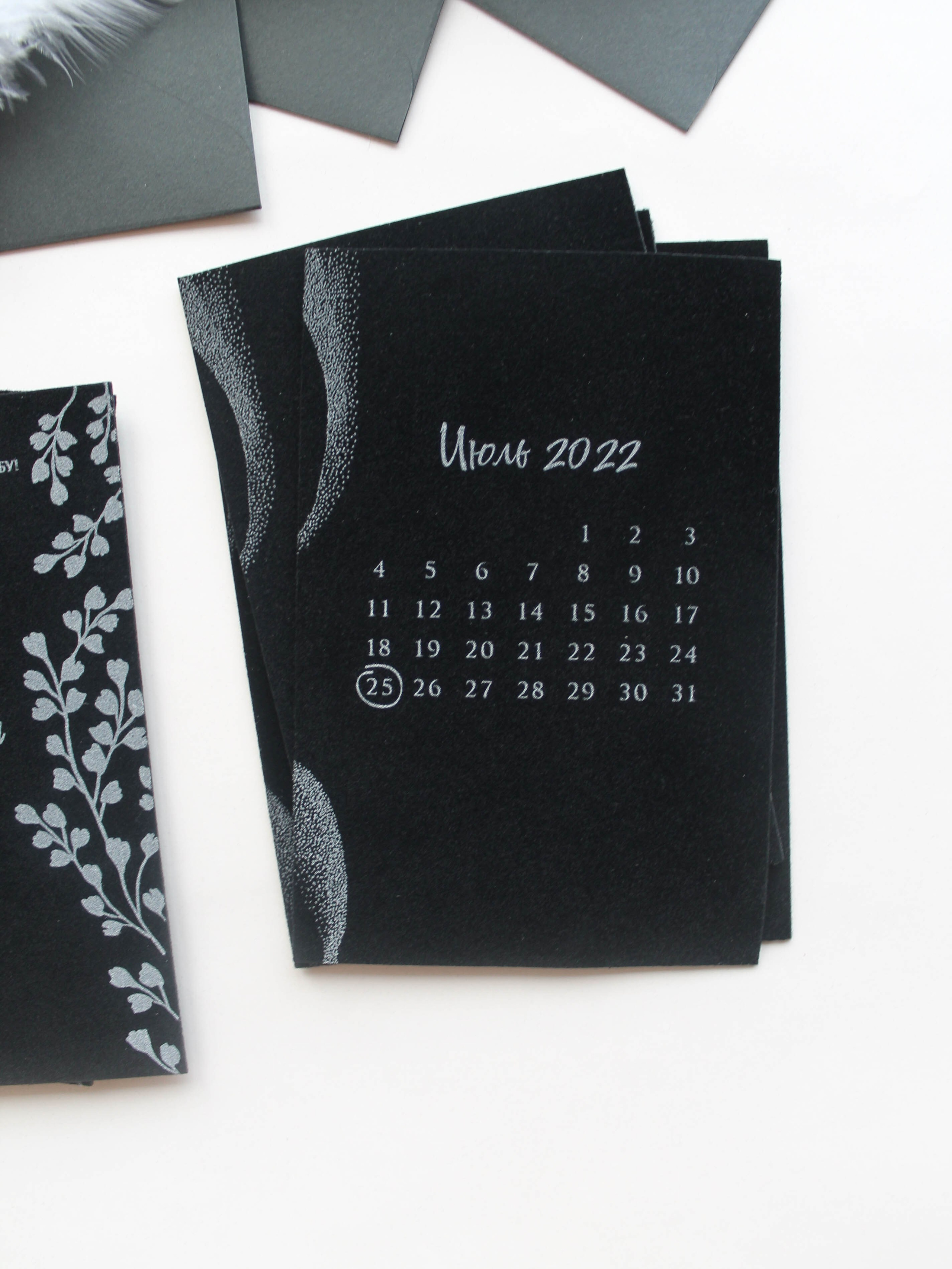 На бархатной бумаге, от 550 руб. Дизайнер полиграфии в Санкт-Петербурге. Заказать свадебные приглашения, подарочные сертификаты, полиграфию для бизнеса, шелковые ленты