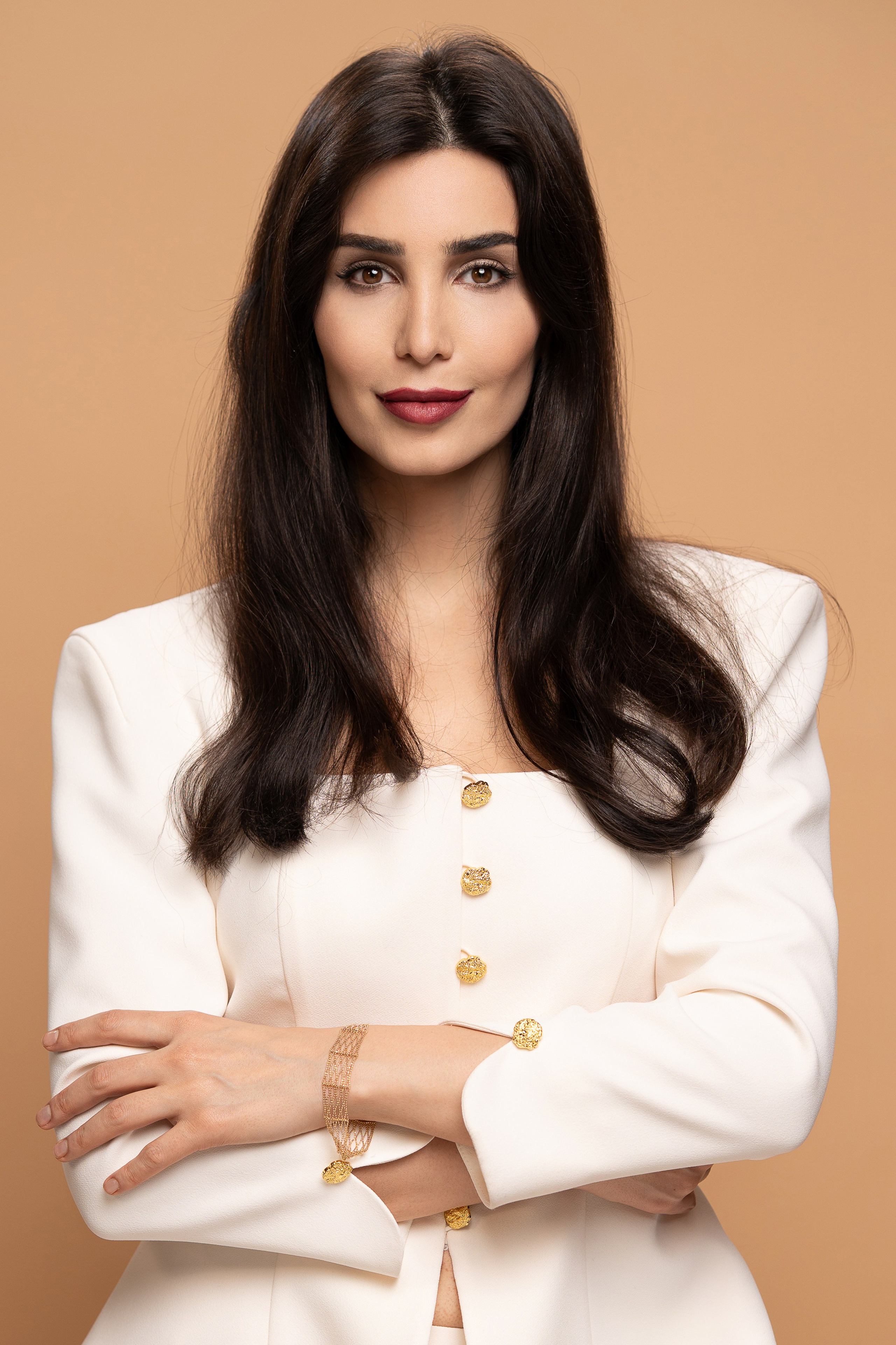 Девушка в белом пиджаке