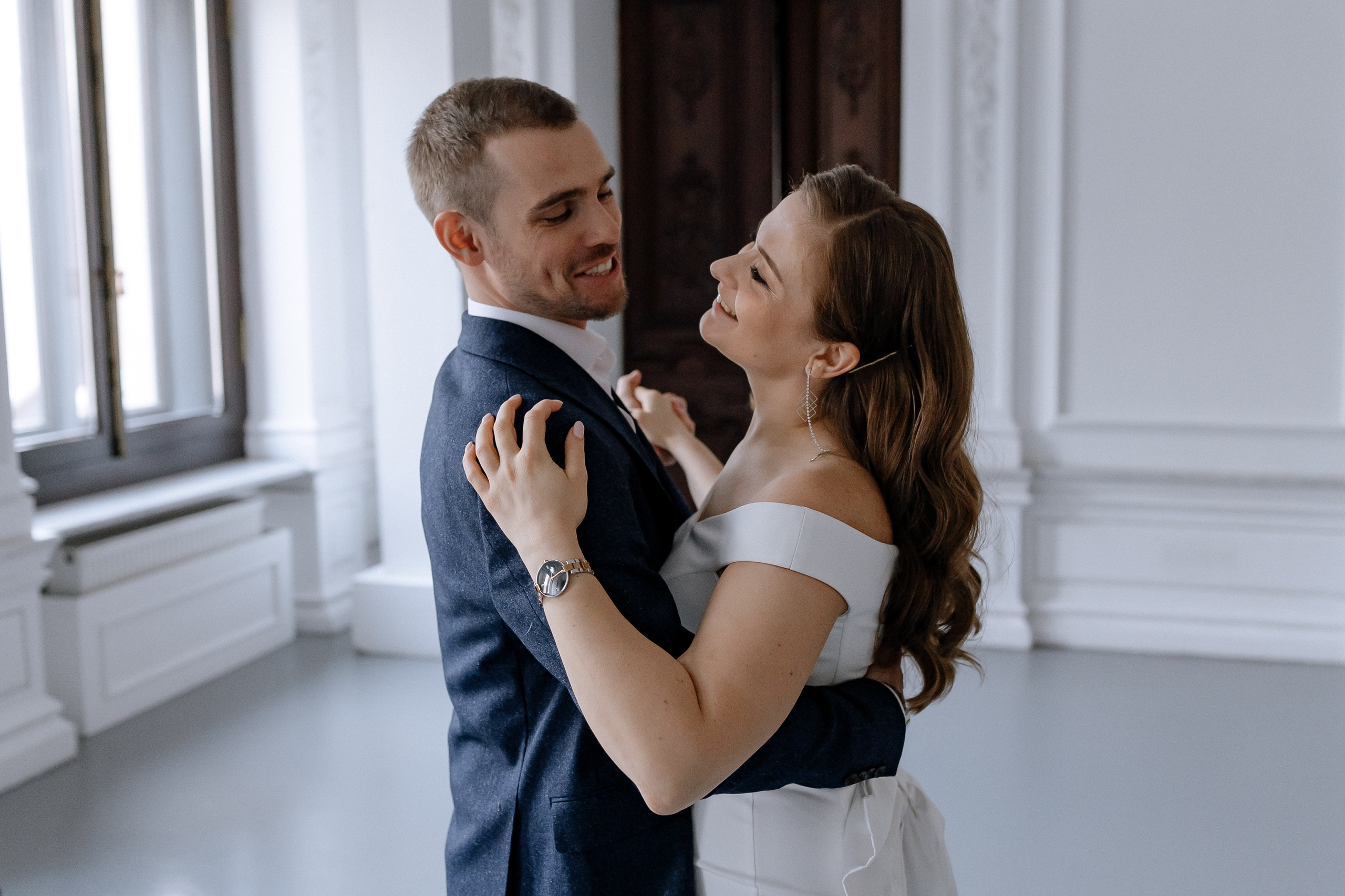 Молодожены после росписи